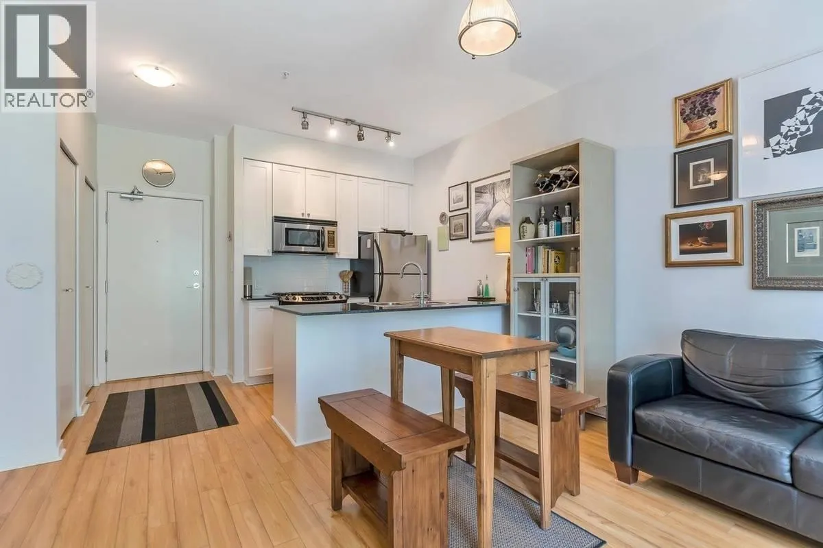 304 480 ROBSON STREET