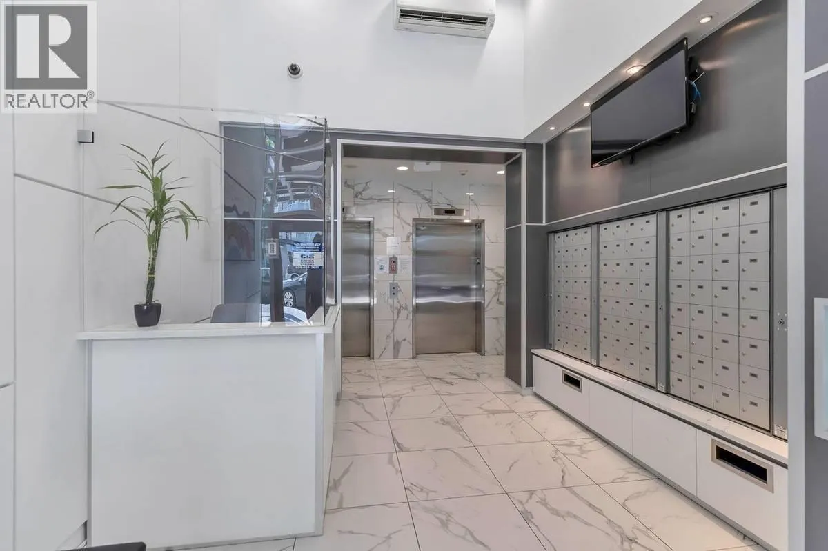 304 480 ROBSON STREET