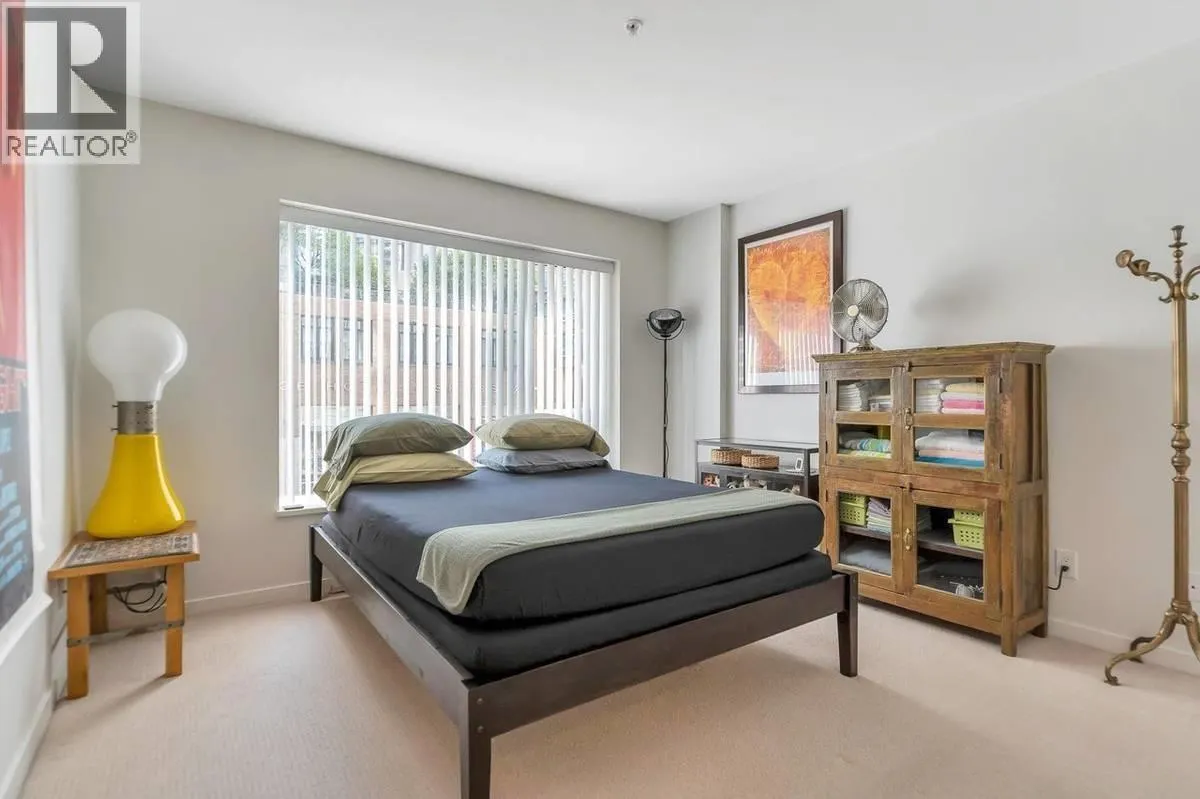 304 480 ROBSON STREET