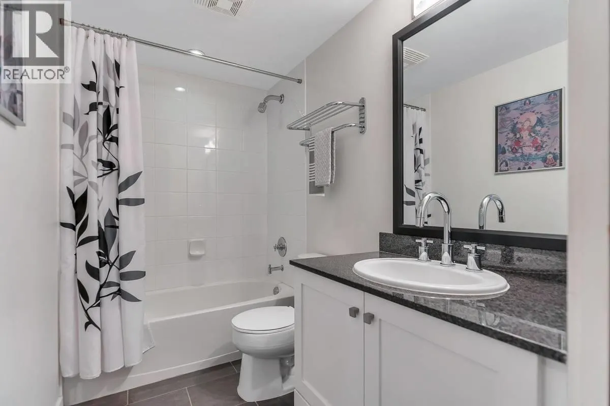 304 480 ROBSON STREET