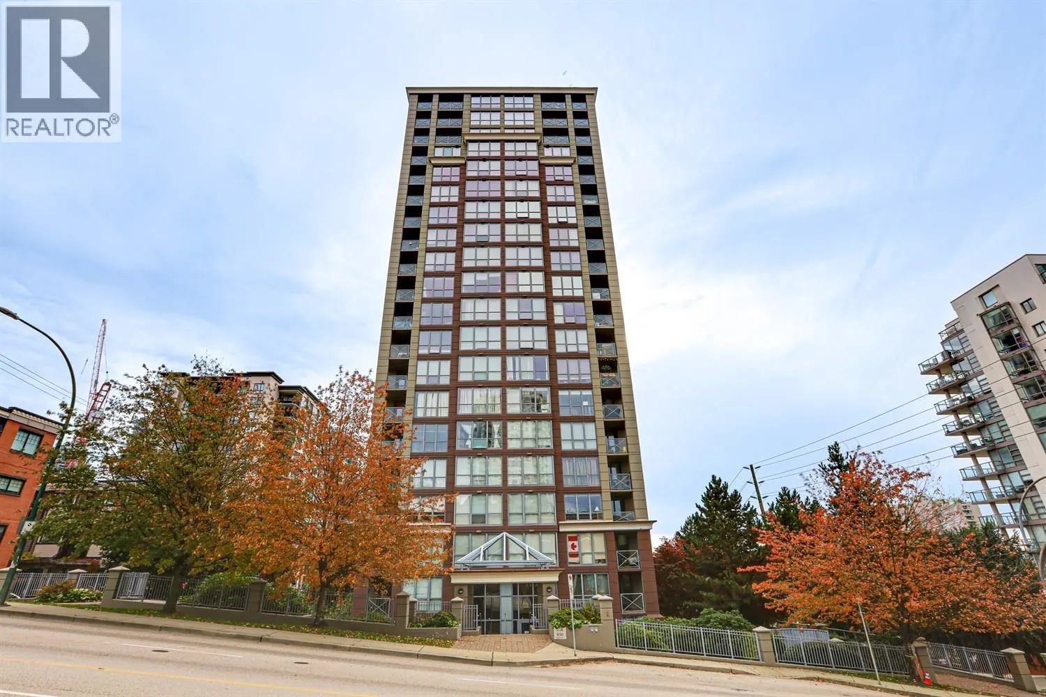 202 850 ROYAL AVENUE