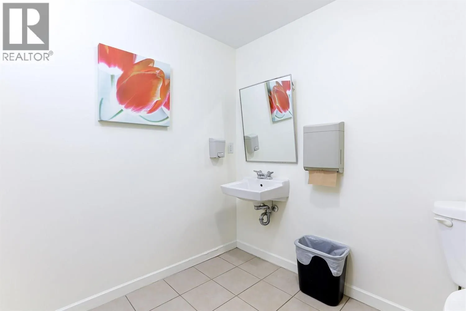 202 850 ROYAL AVENUE