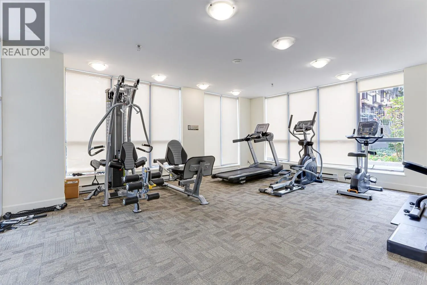 202 850 ROYAL AVENUE