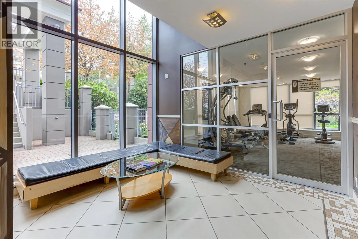 202 850 ROYAL AVENUE