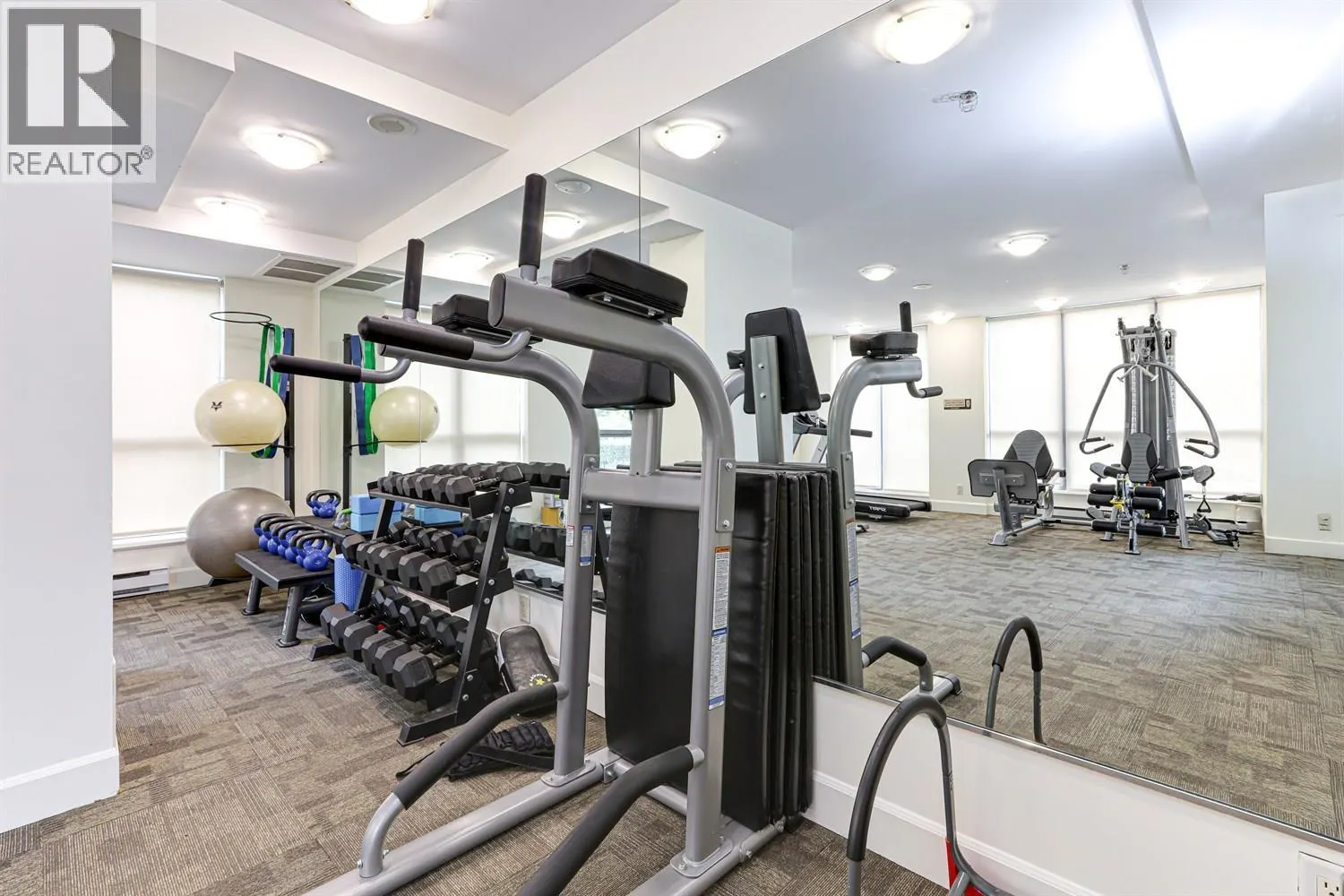 202 850 ROYAL AVENUE