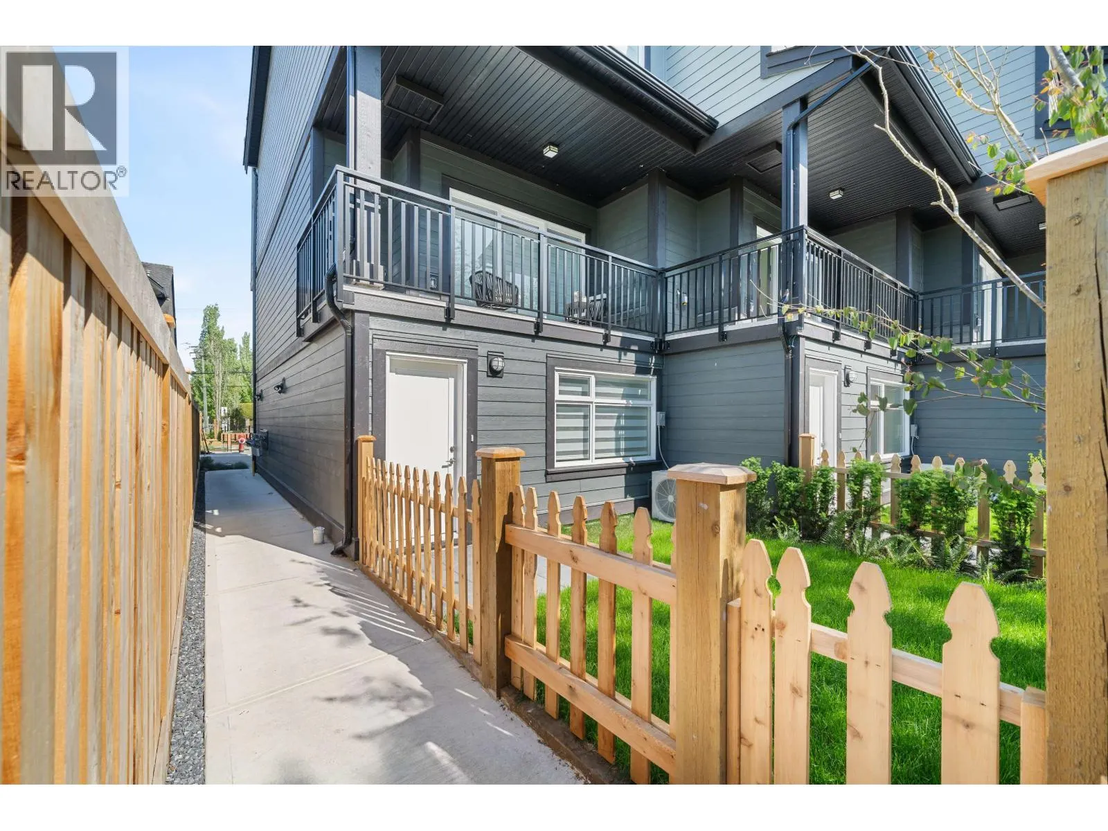 2 22551 WESTMINSTER HIGHWAY