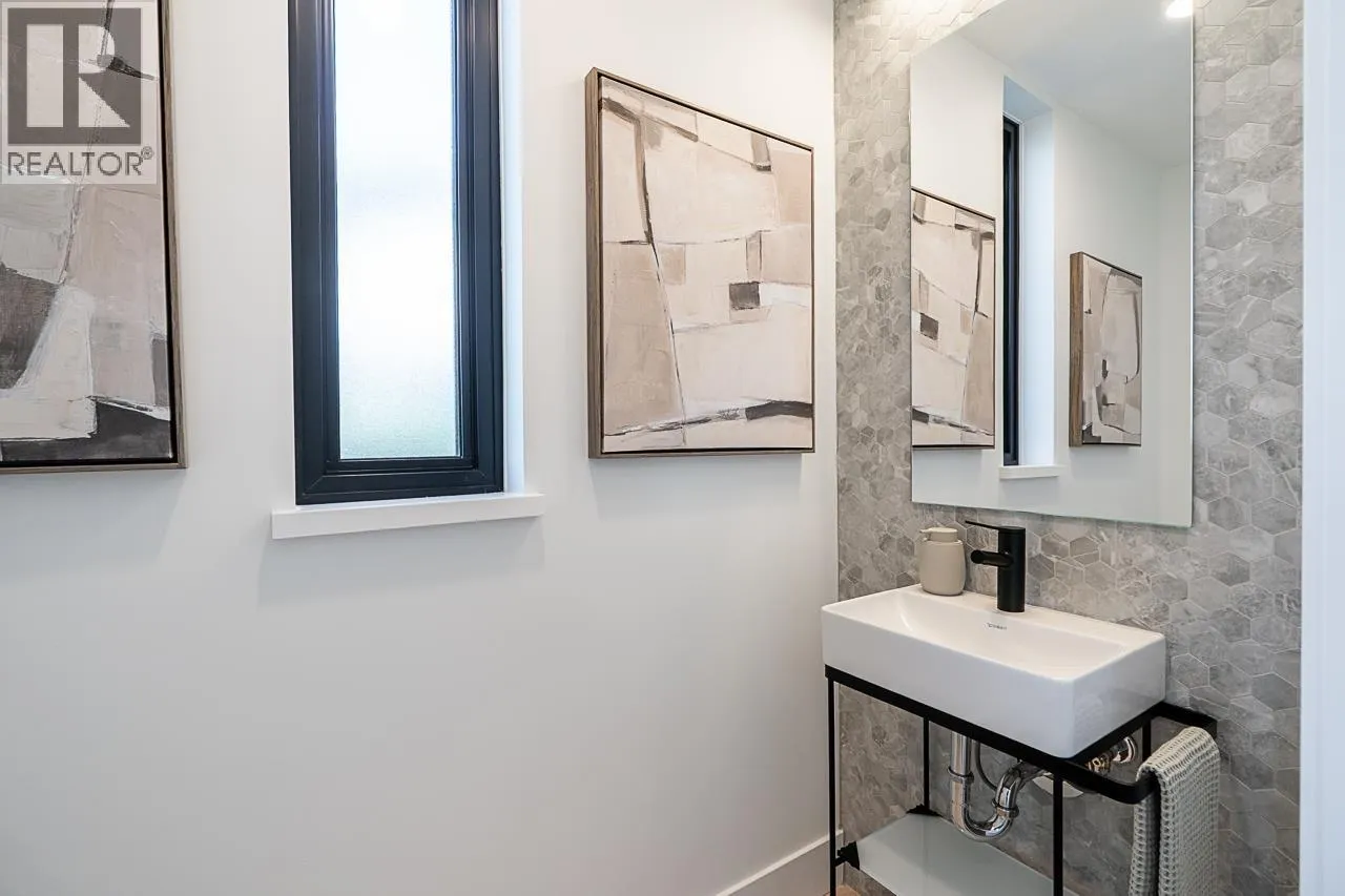 202 539 W 28TH AVENUE