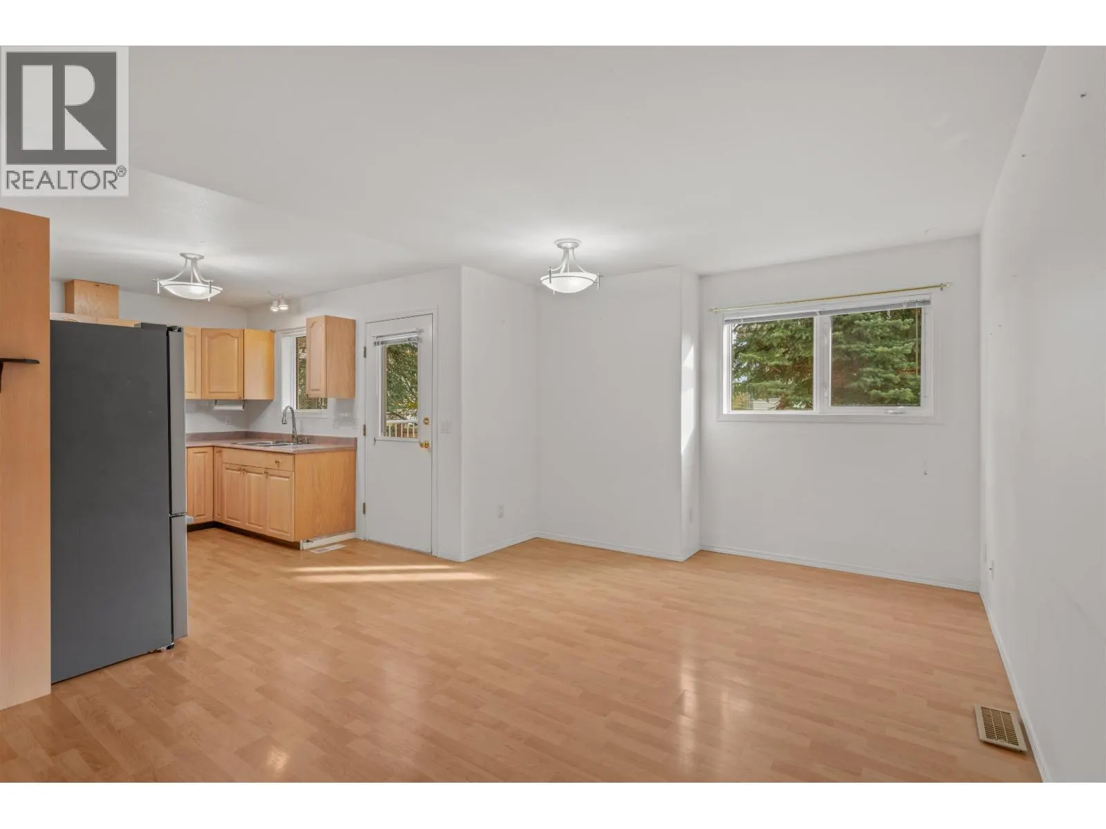 112 7187 SOUTHRIDGE AVENUE