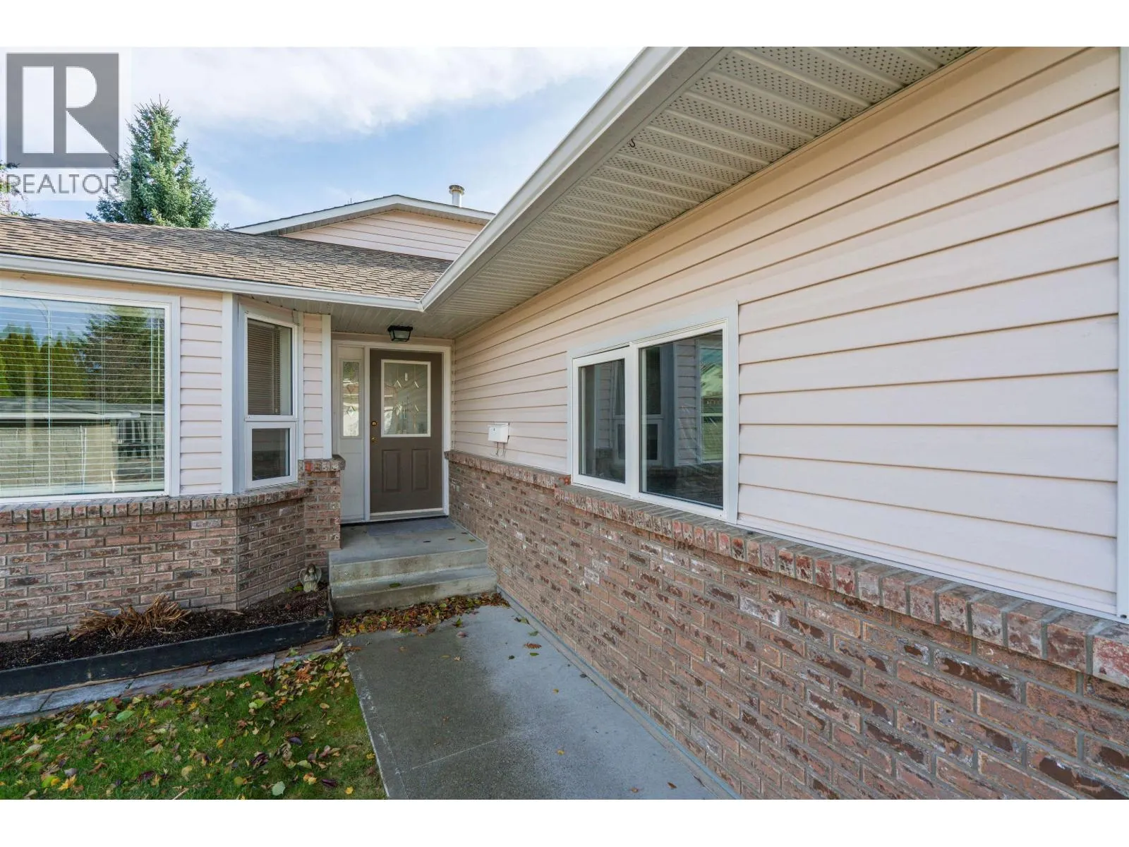 112 7187 SOUTHRIDGE AVENUE