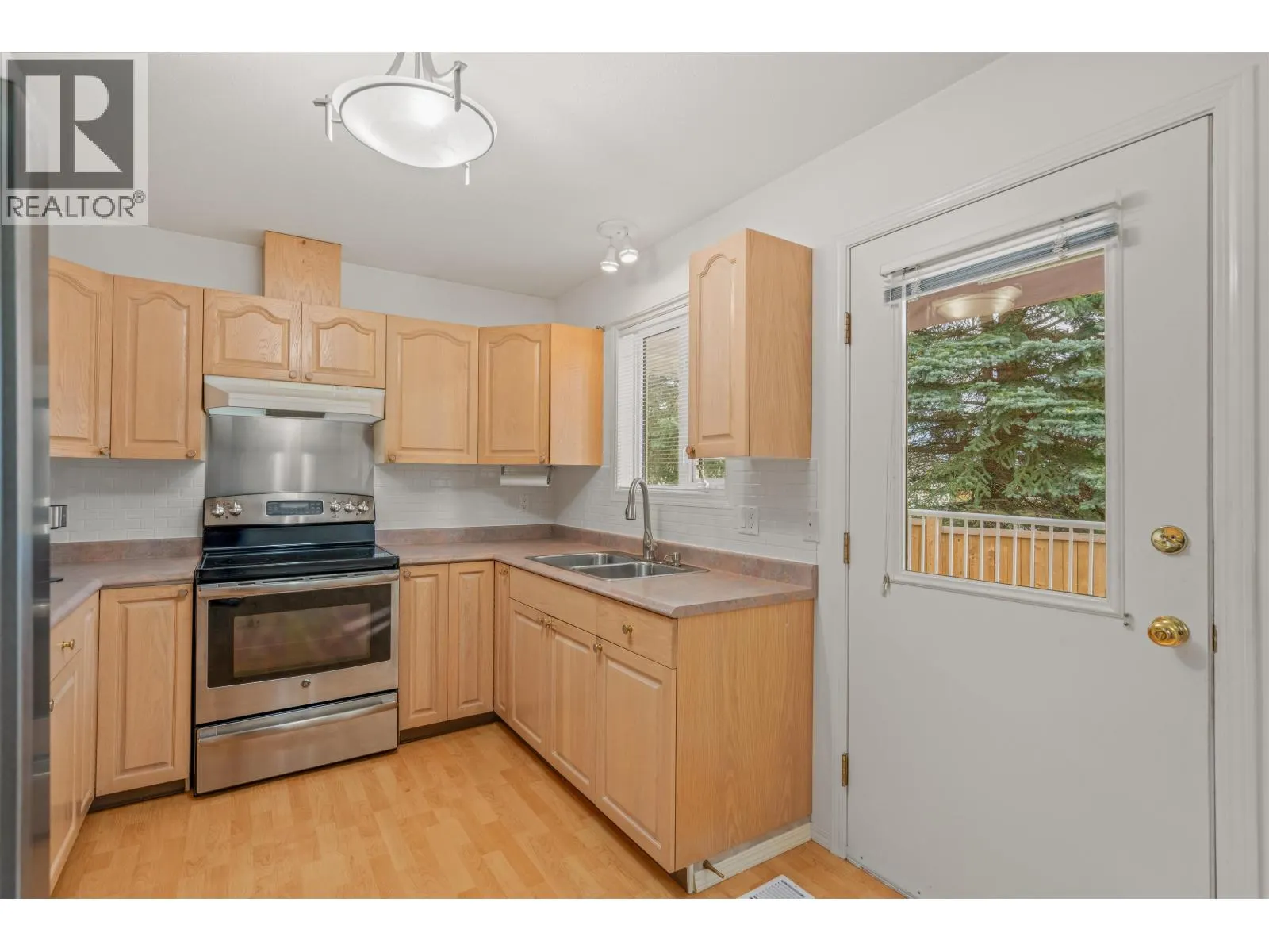 112 7187 SOUTHRIDGE AVENUE