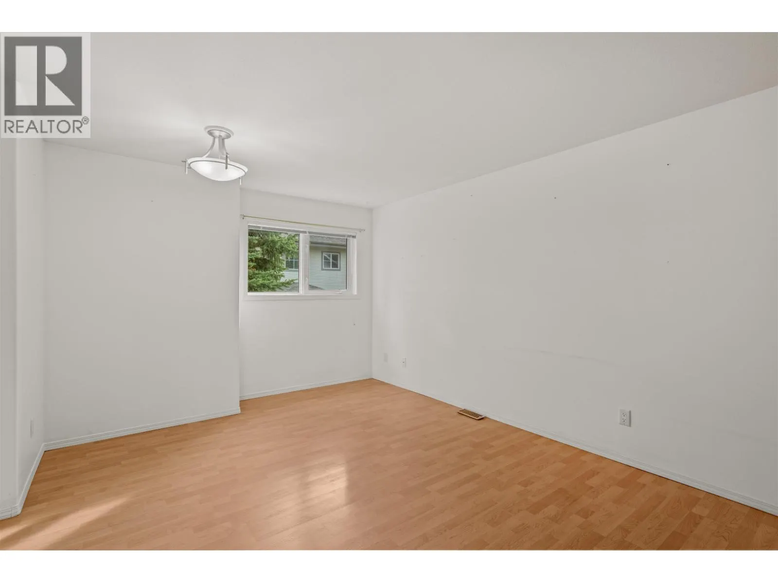 112 7187 SOUTHRIDGE AVENUE