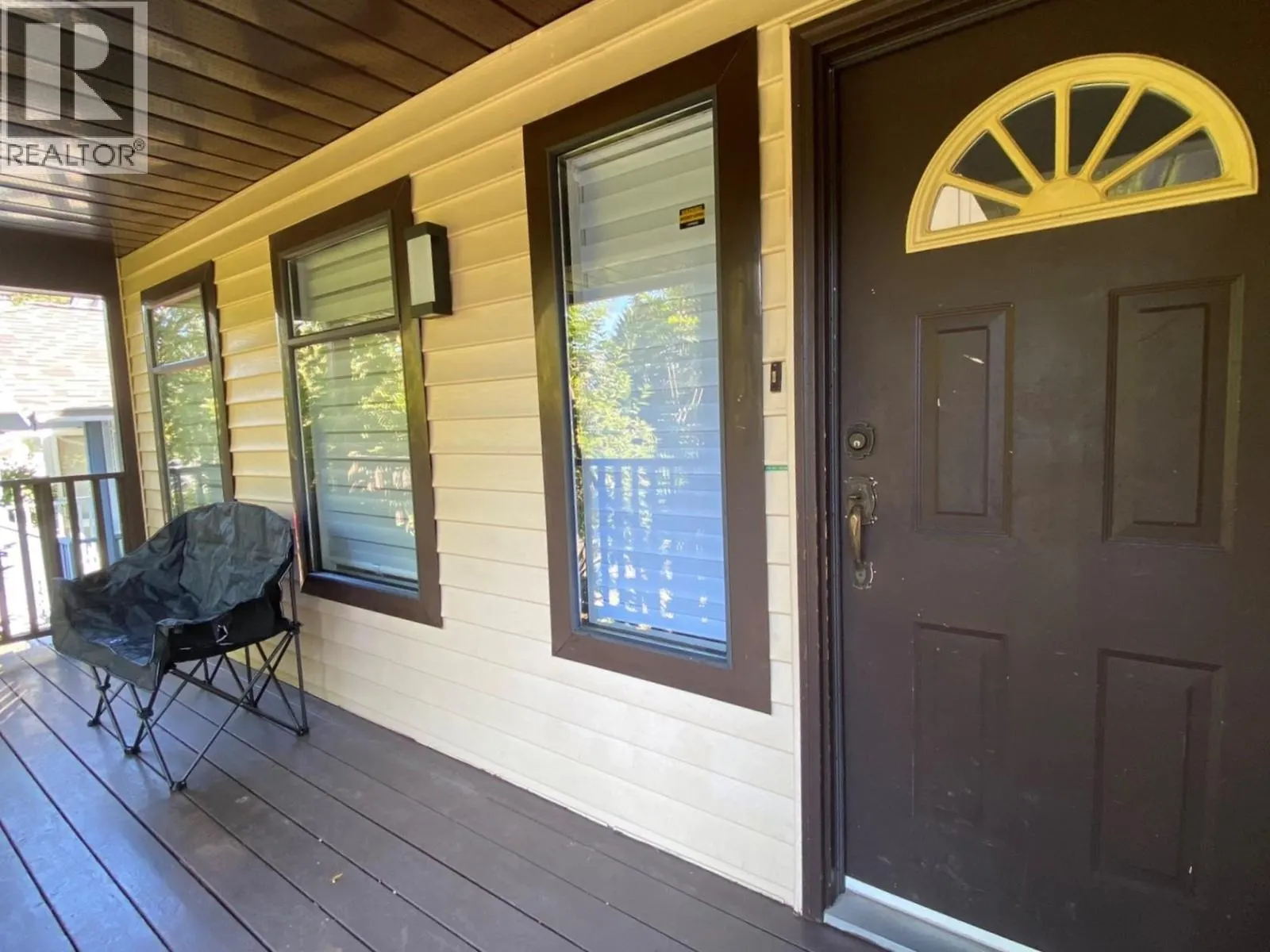 Ground-level 3340 GARIBALDI DRIVE