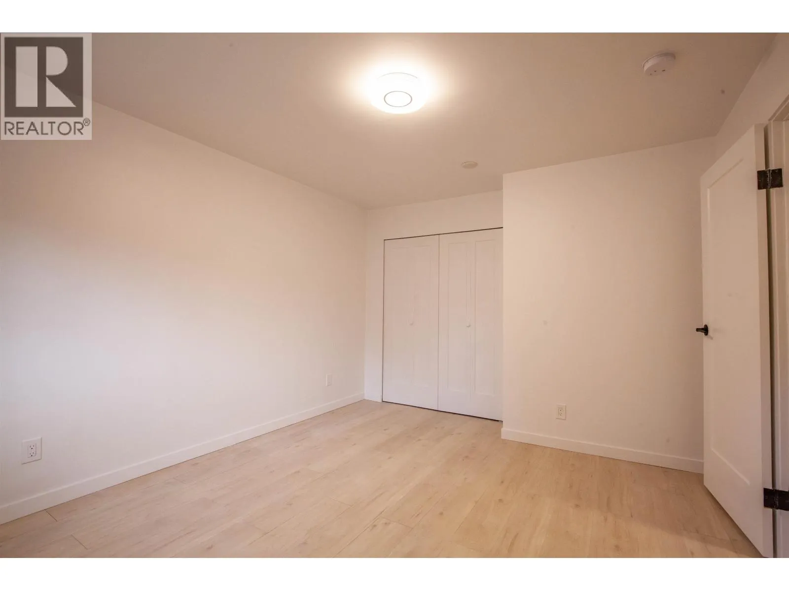 Ground-level 3340 GARIBALDI DRIVE