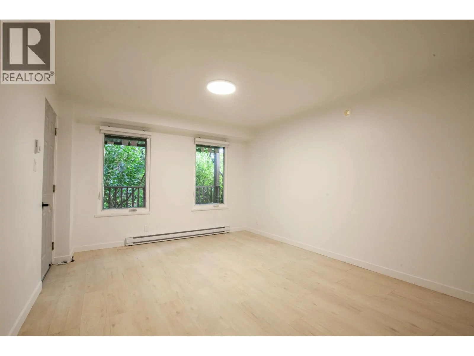 Ground-level 3340 GARIBALDI DRIVE