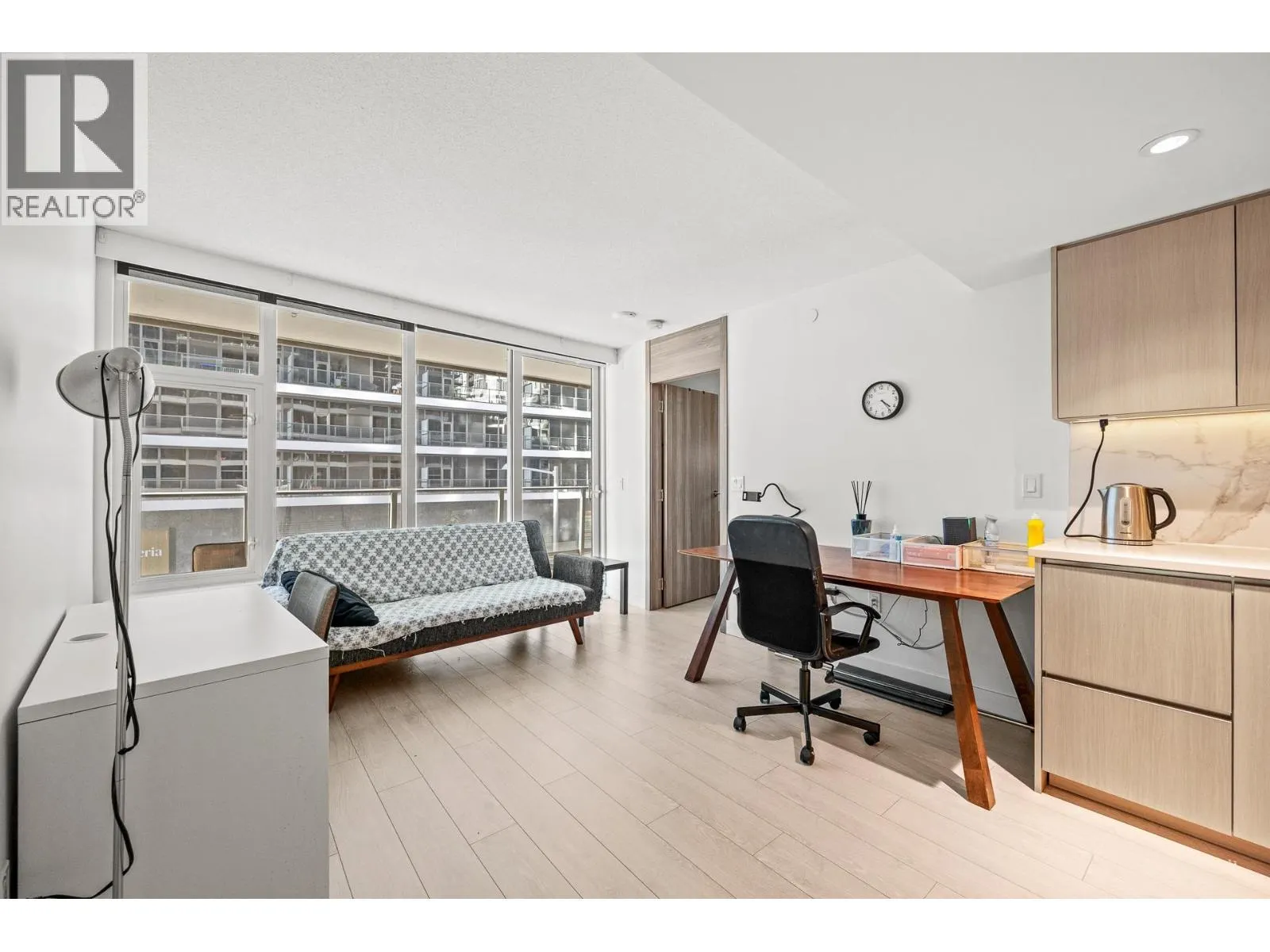 382 8608 HAZELBRIDGE WAY