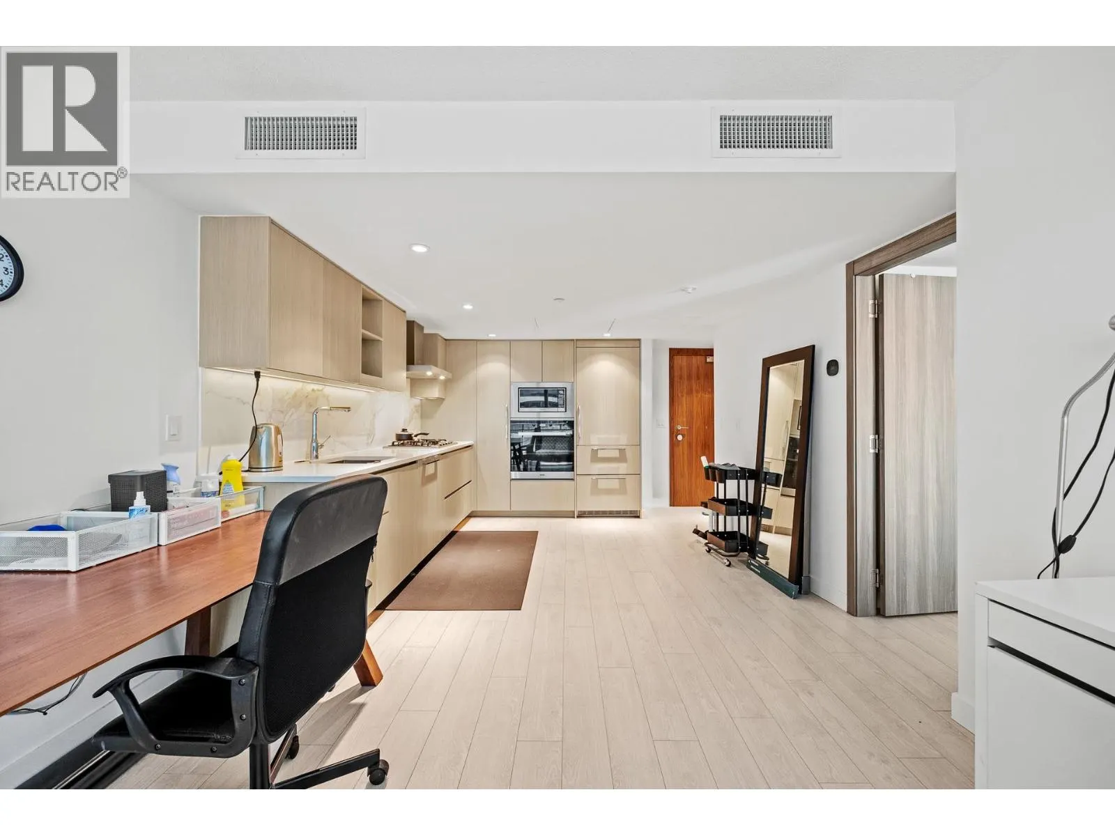 382 8608 HAZELBRIDGE WAY