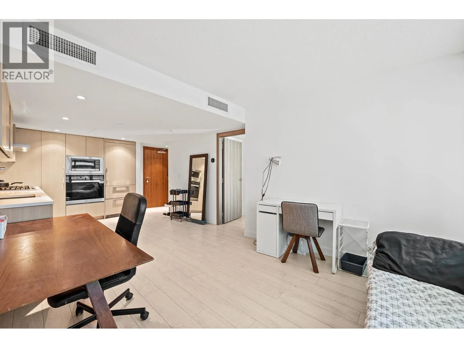 382 8608 HAZELBRIDGE WAY