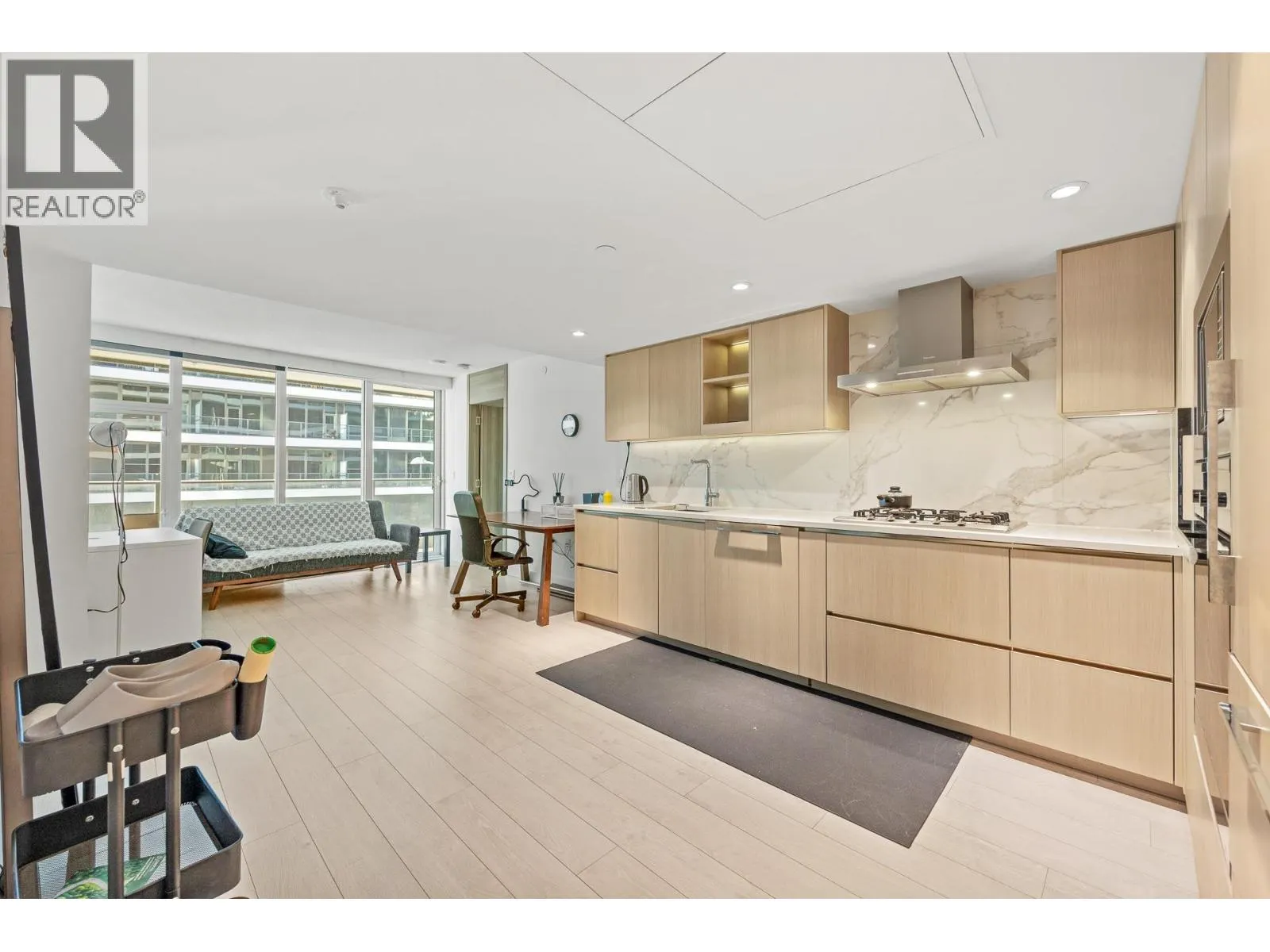 382 8608 HAZELBRIDGE WAY