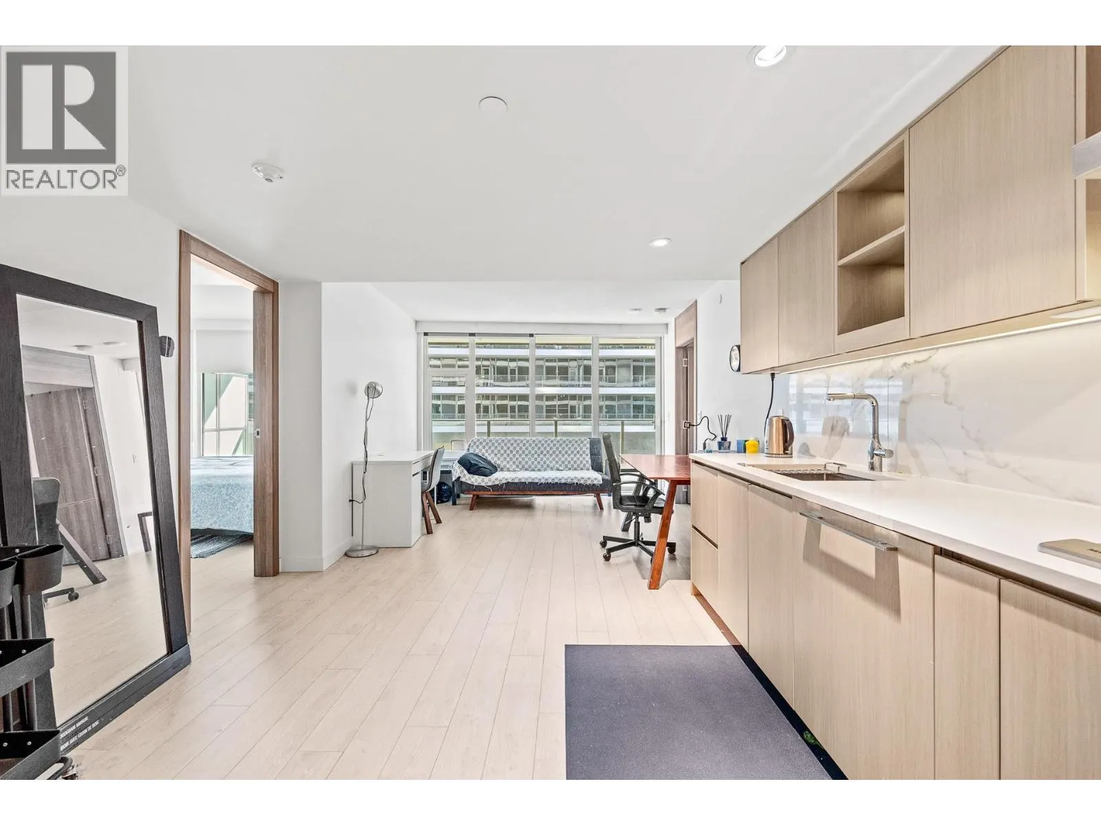 382 8608 HAZELBRIDGE WAY