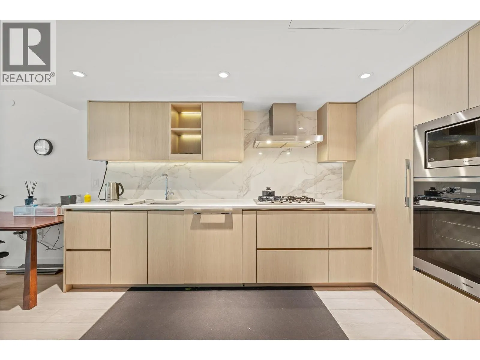 382 8608 HAZELBRIDGE WAY