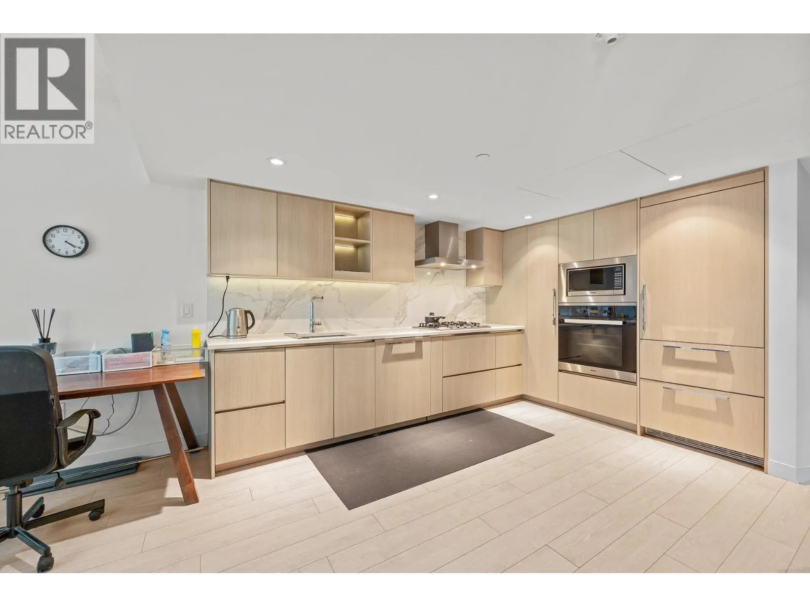 382 8608 HAZELBRIDGE WAY