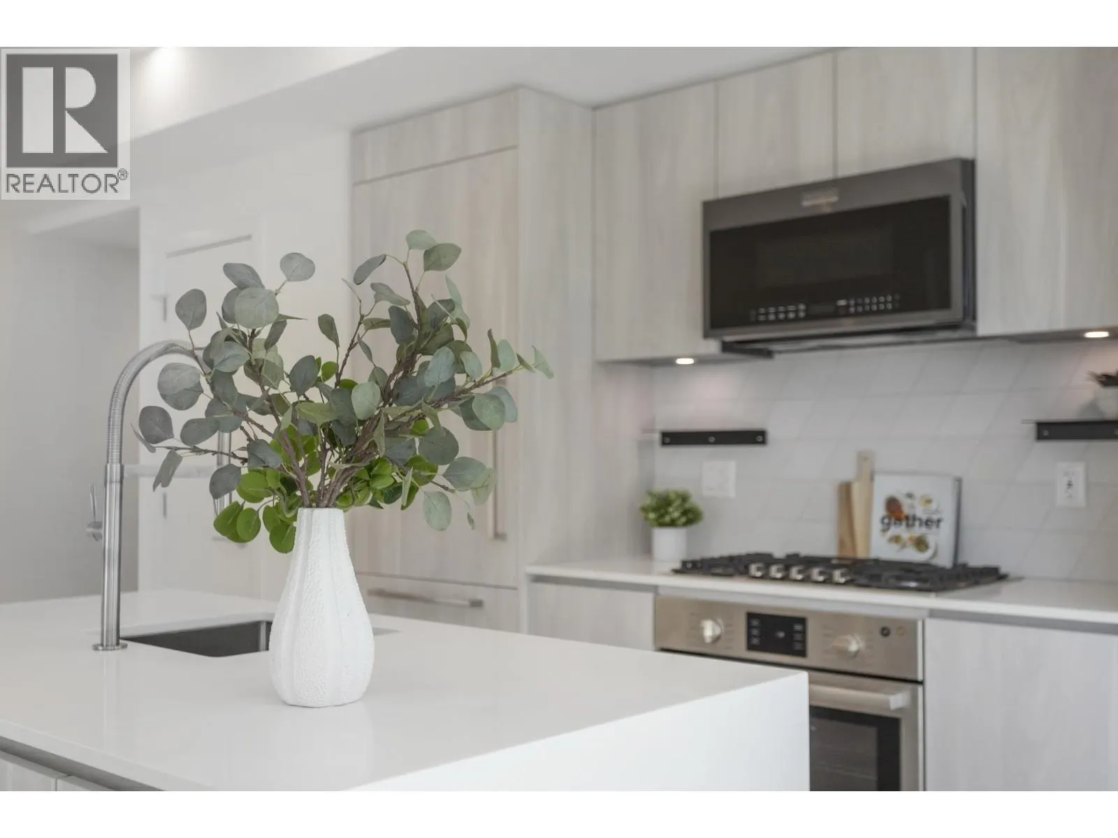 204 3264 VANNESS AVENUE