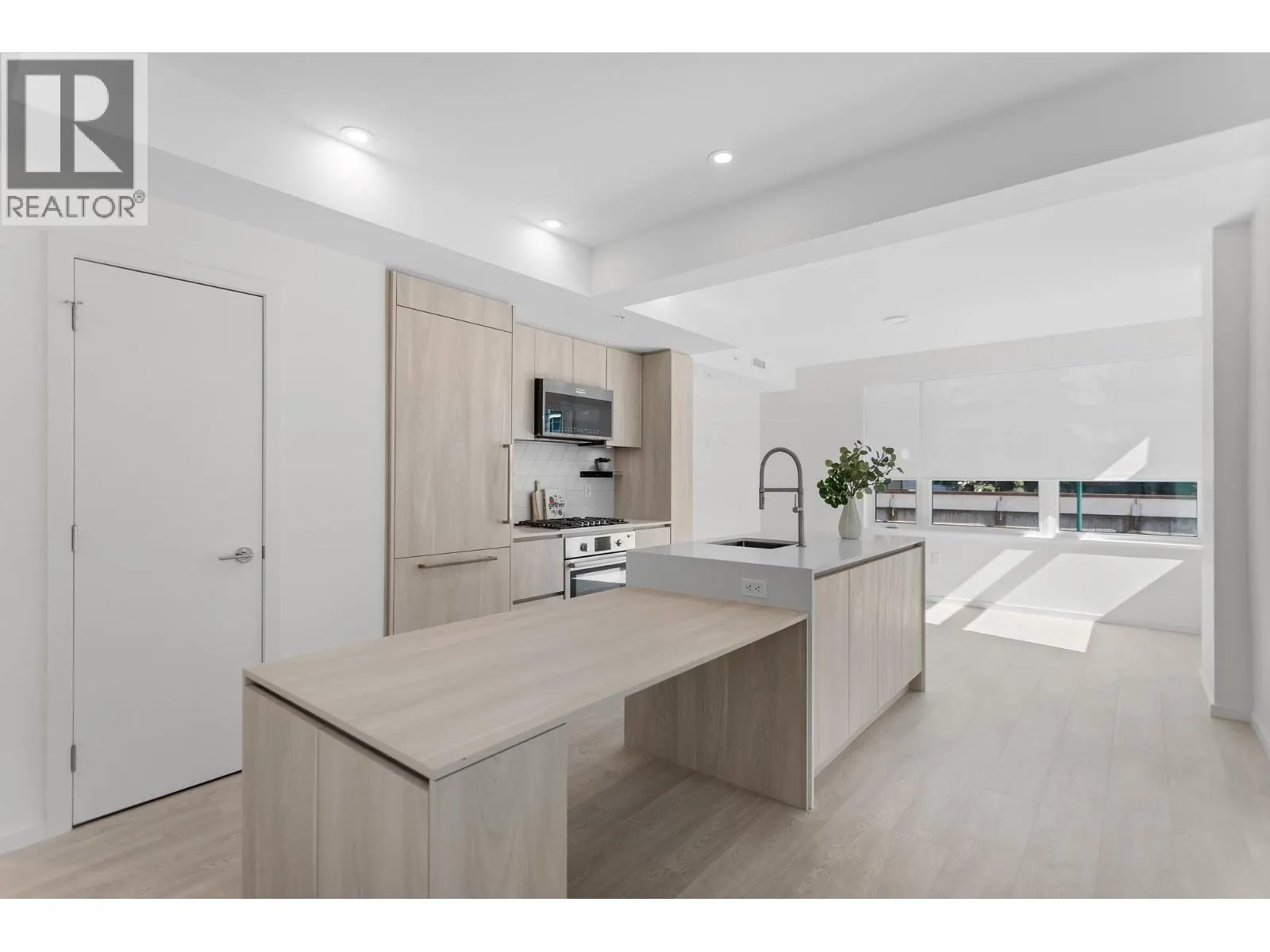 204 3264 VANNESS AVENUE