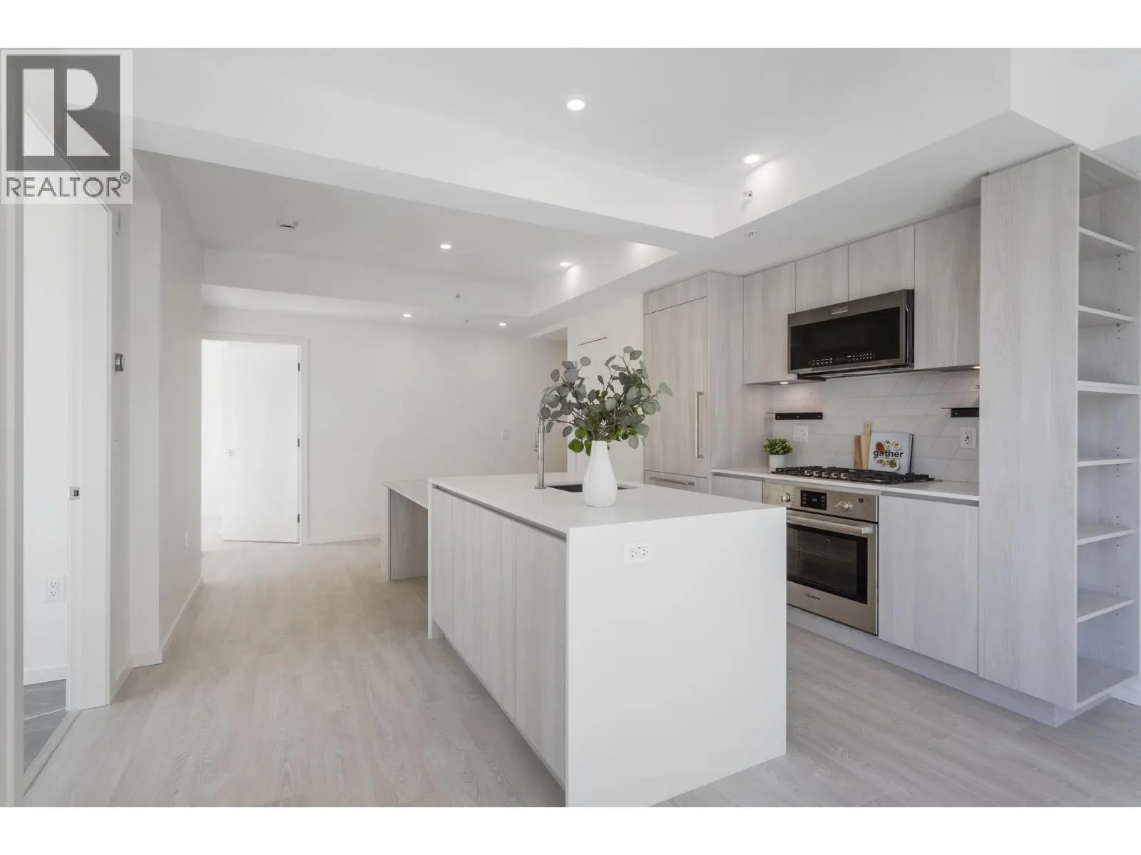 204 3264 VANNESS AVENUE