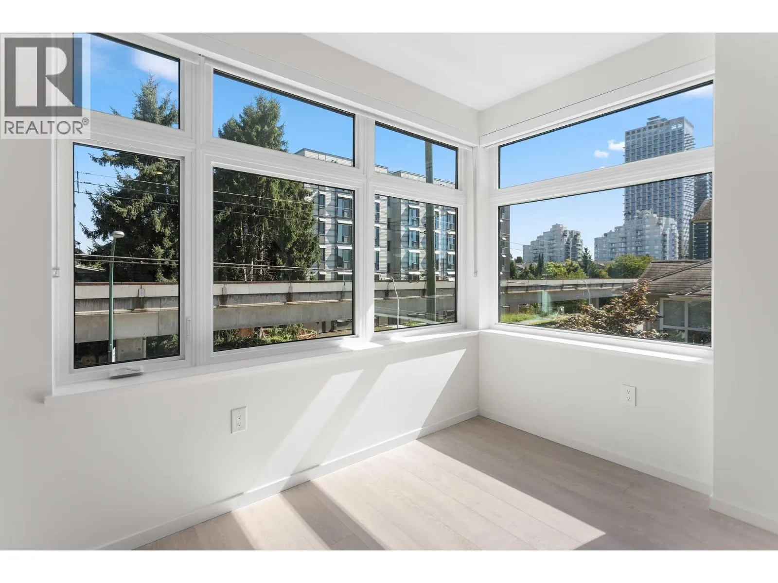 204 3264 VANNESS AVENUE