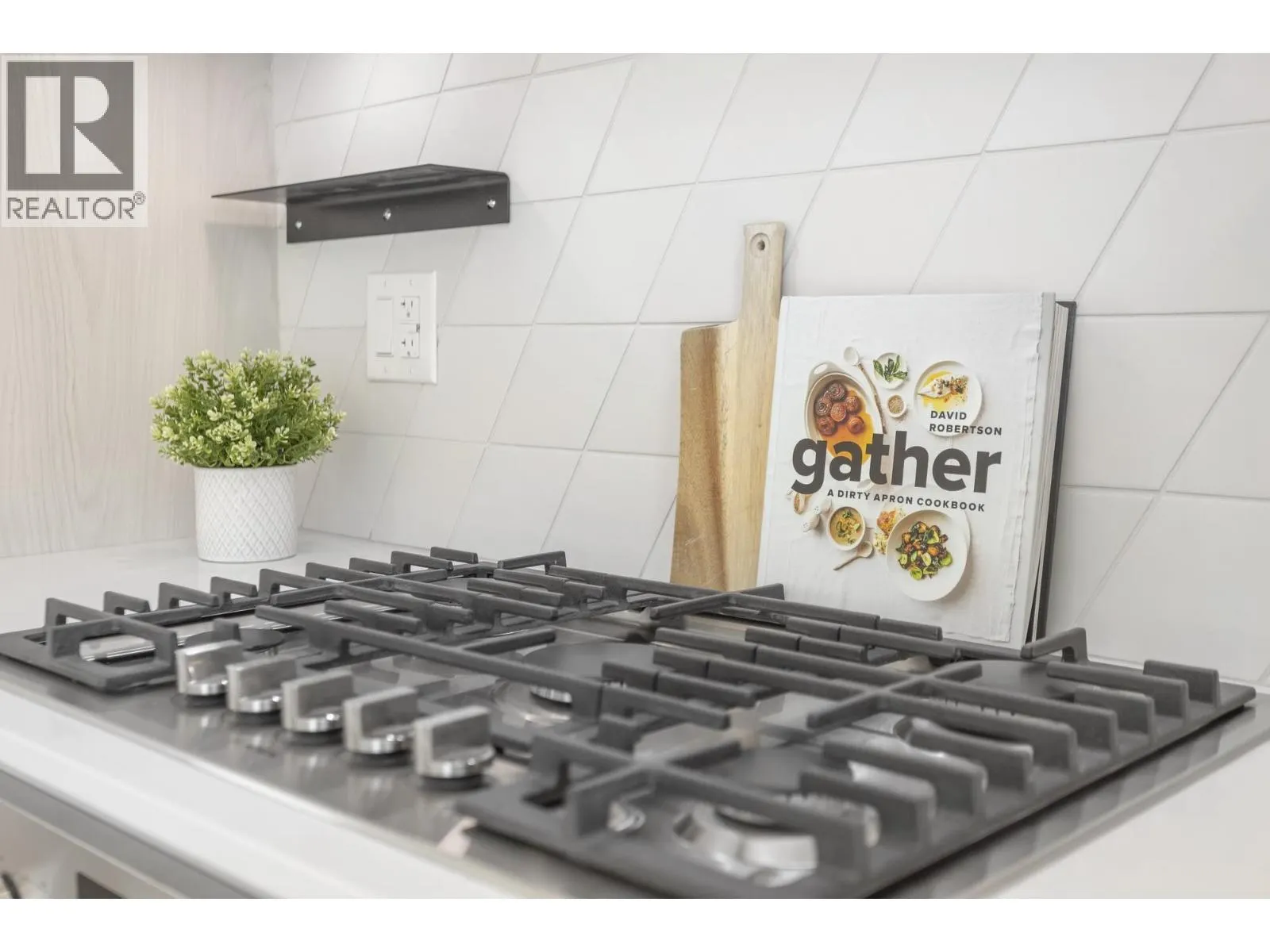 204 3264 VANNESS AVENUE