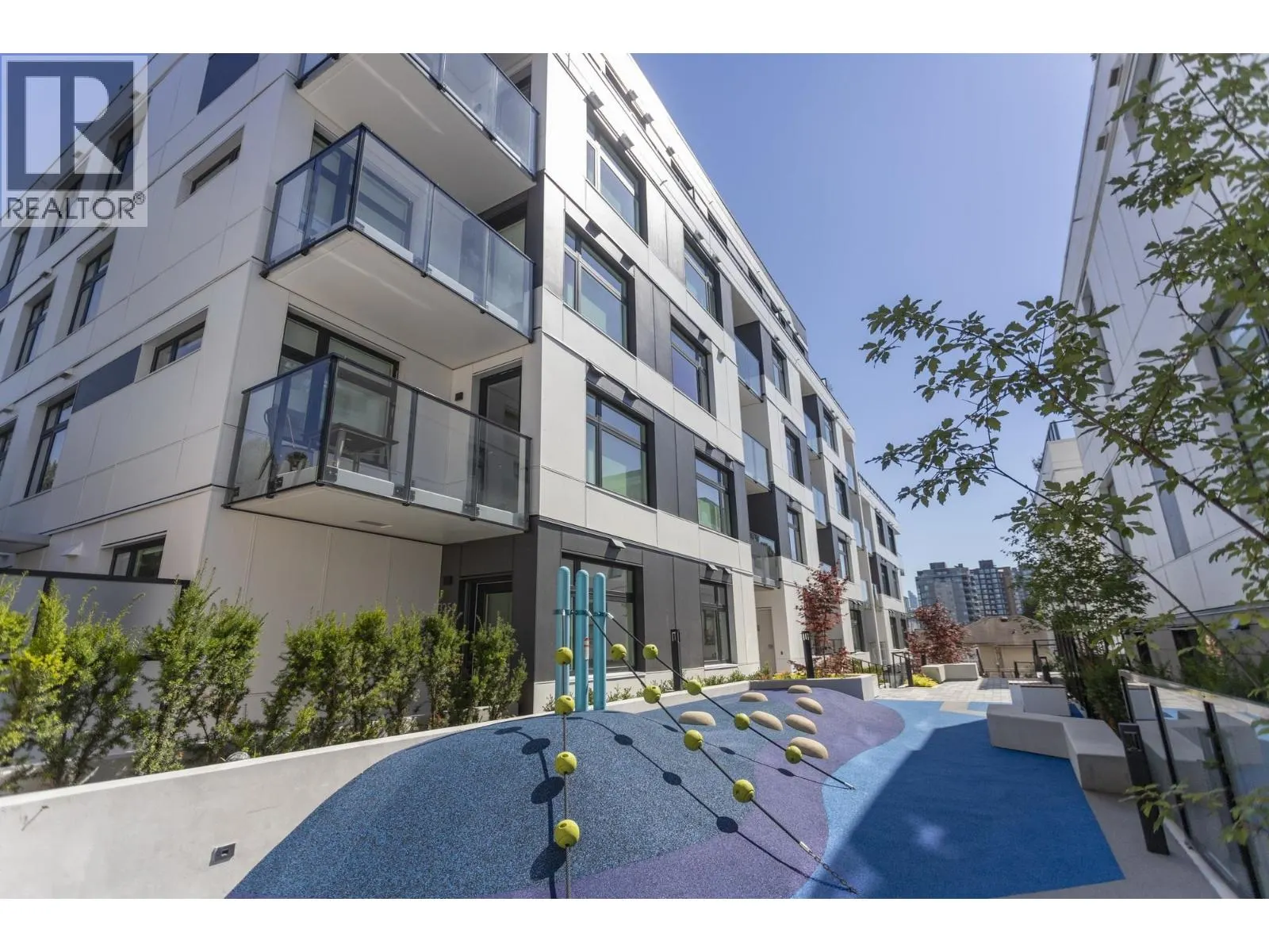 204 3264 VANNESS AVENUE