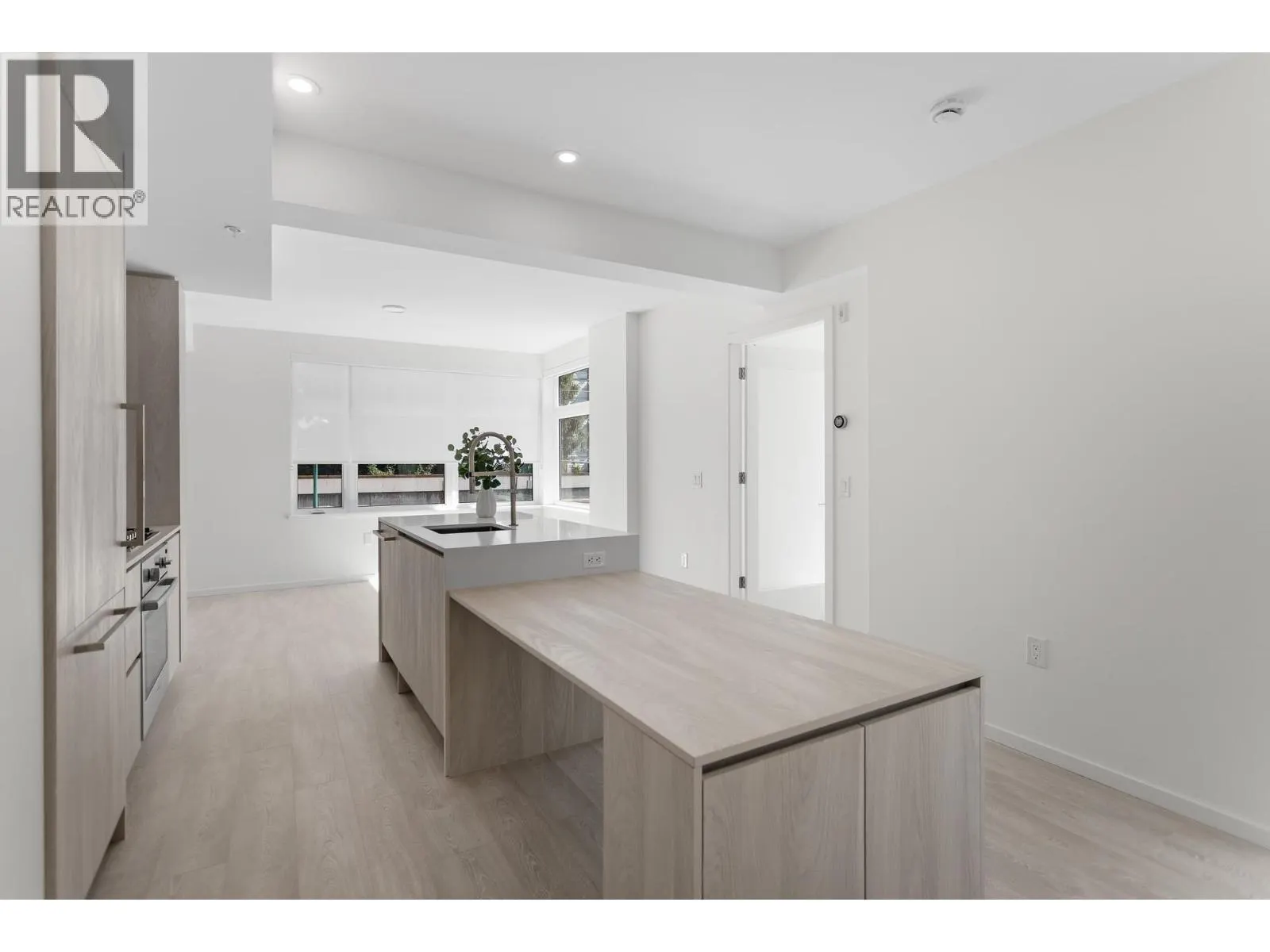 204 3264 VANNESS AVENUE