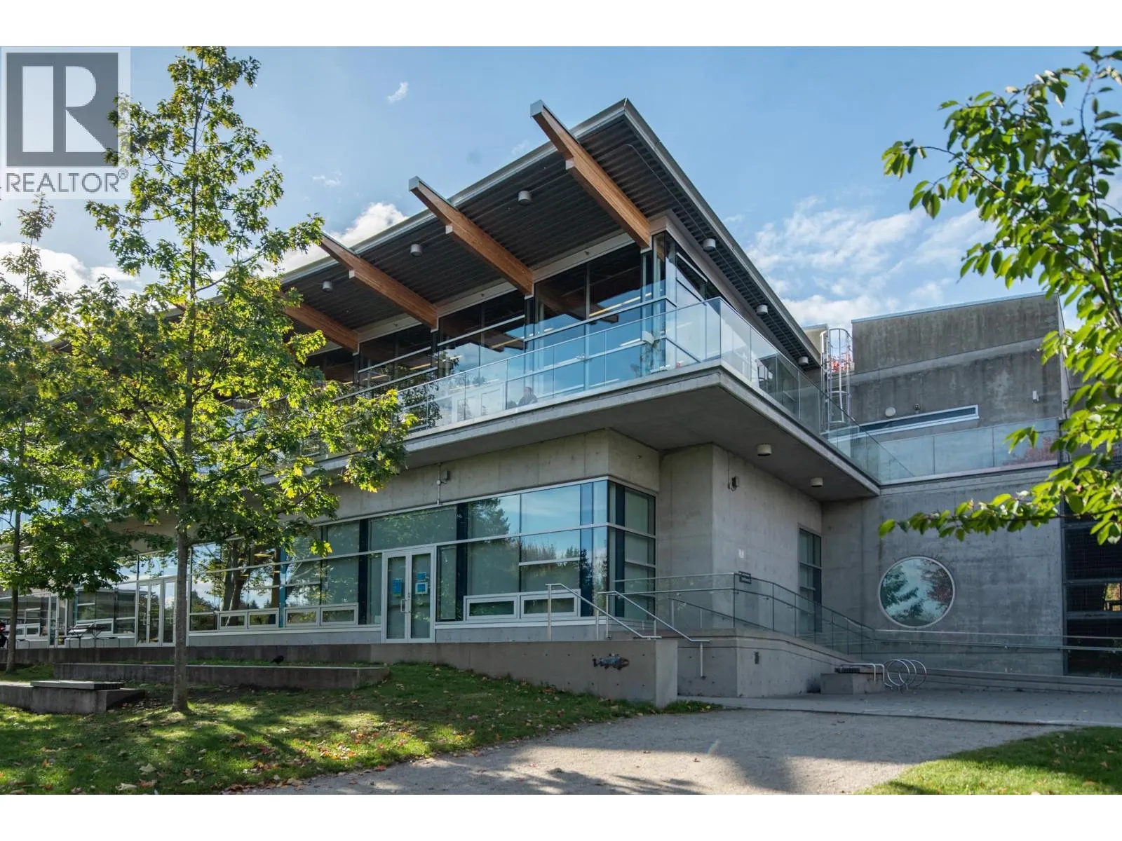 206 3264 VANNESS AVENUE