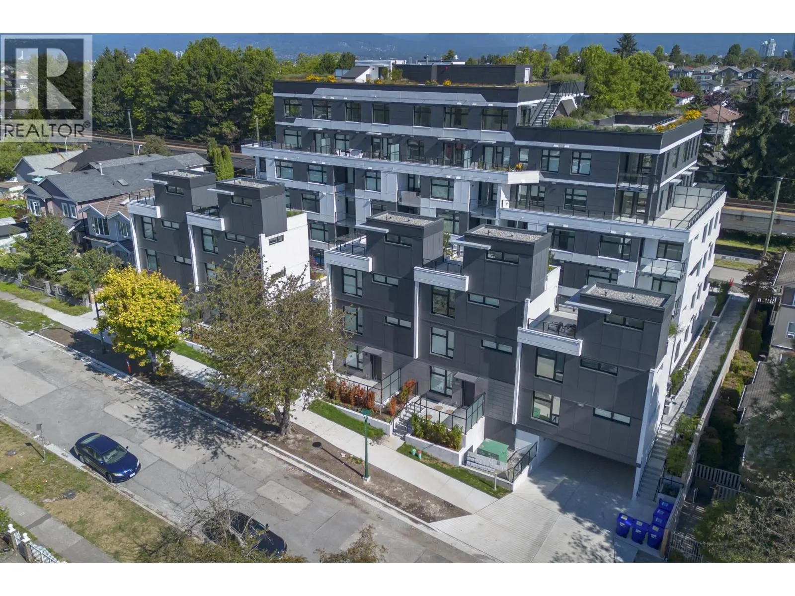 206 3264 VANNESS AVENUE