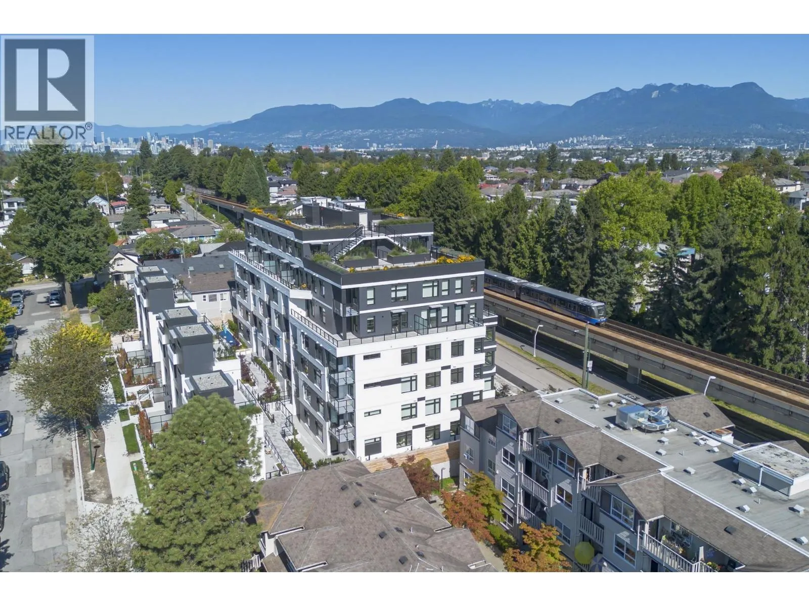 206 3264 VANNESS AVENUE