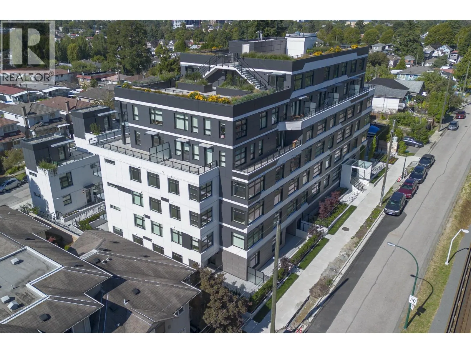 206 3264 VANNESS AVENUE