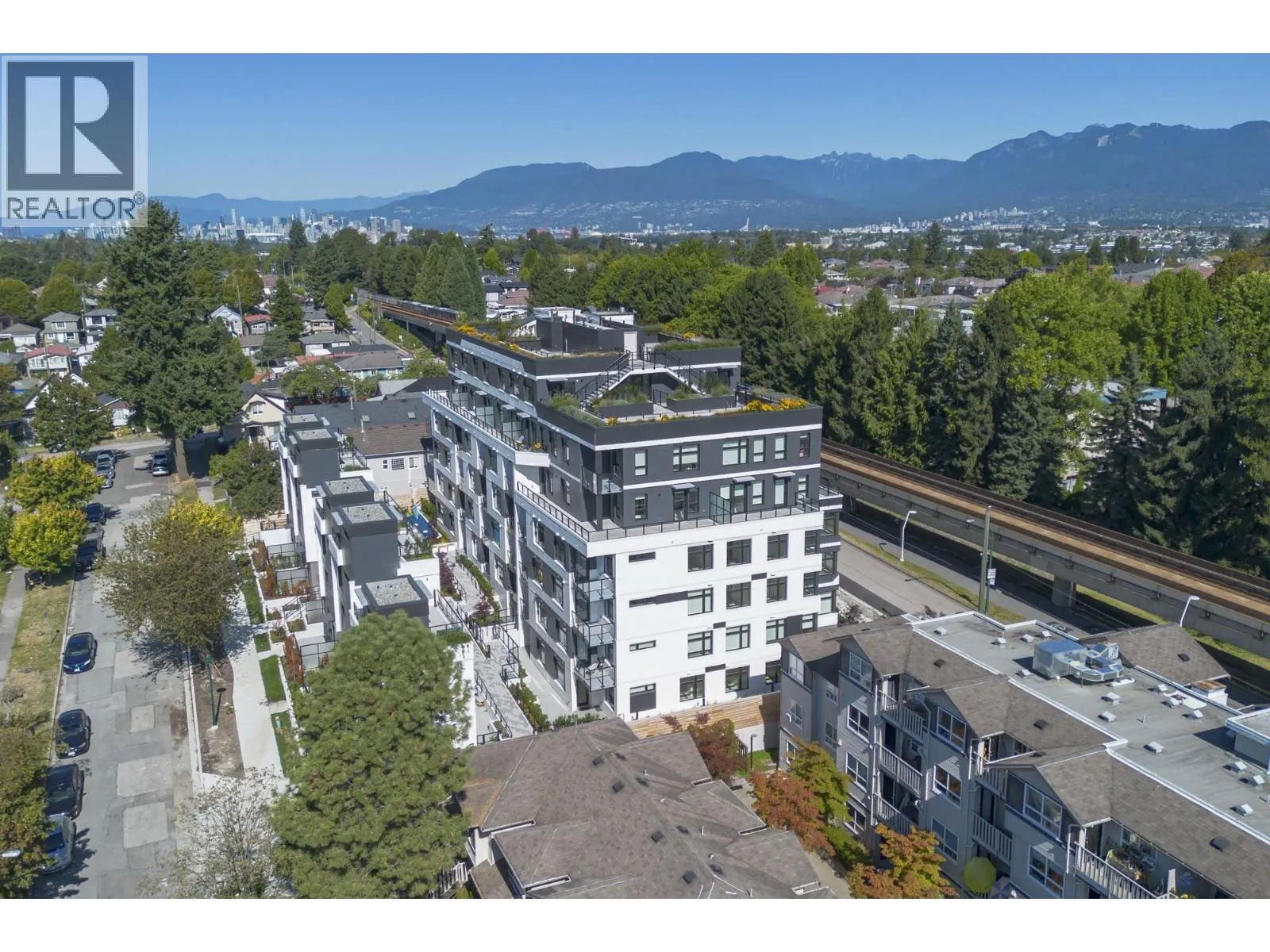 206 3264 VANNESS AVENUE