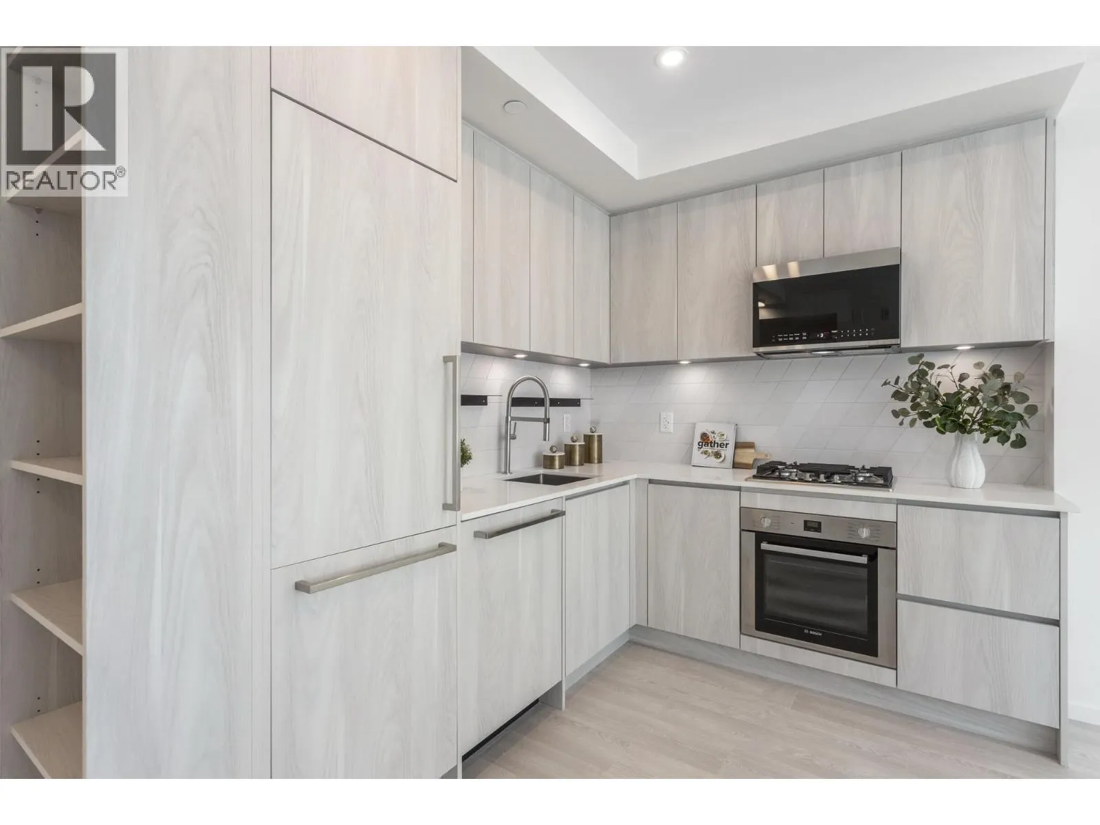 206 3264 VANNESS AVENUE