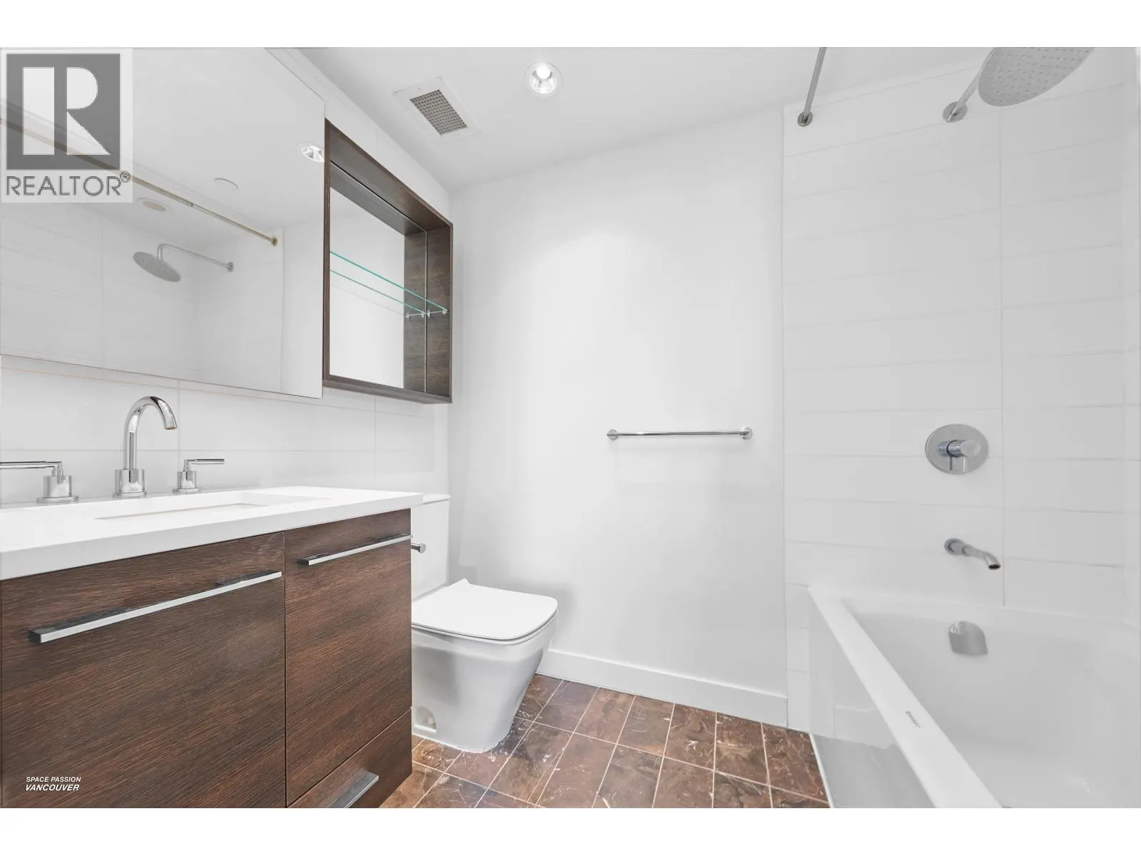 1706 7488 LANSDOWNE ROAD