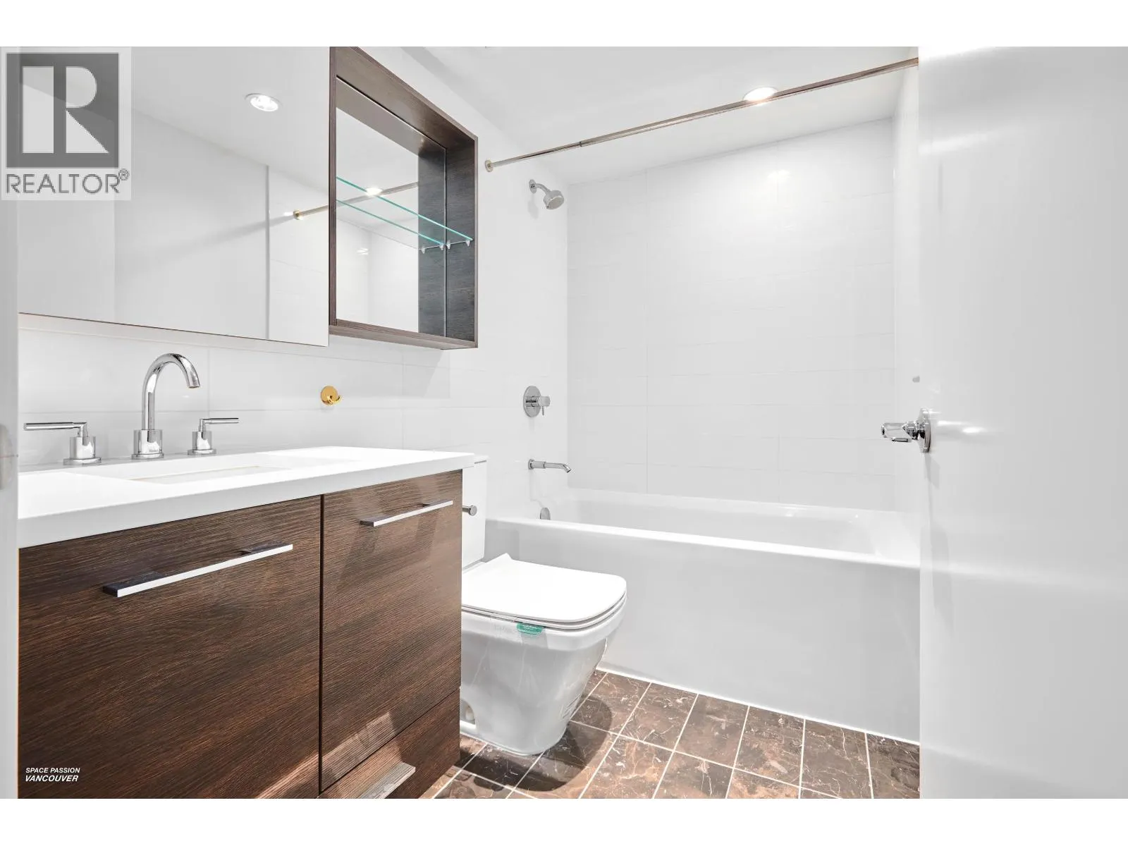 1706 7488 LANSDOWNE ROAD