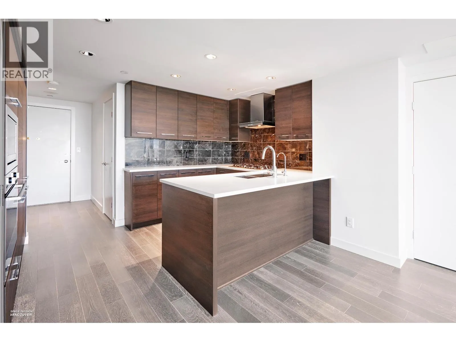 1706 7488 LANSDOWNE ROAD