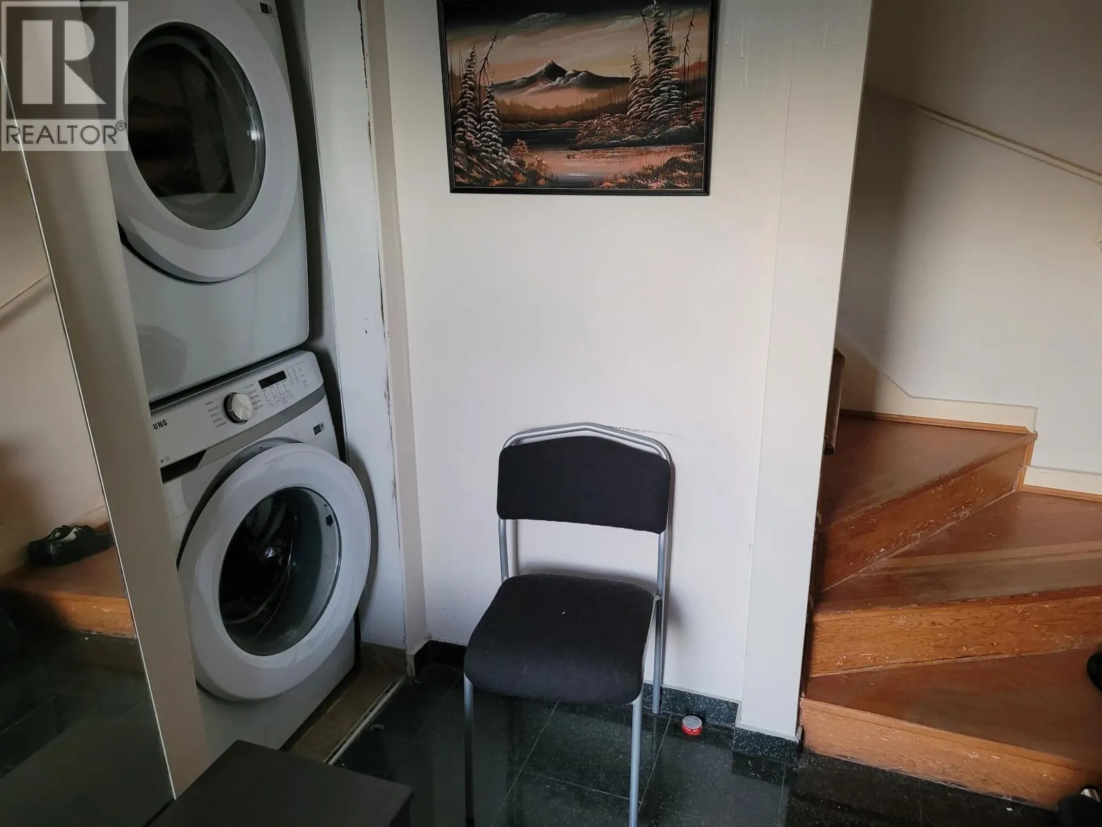 10120 AINTREE CRESCENT