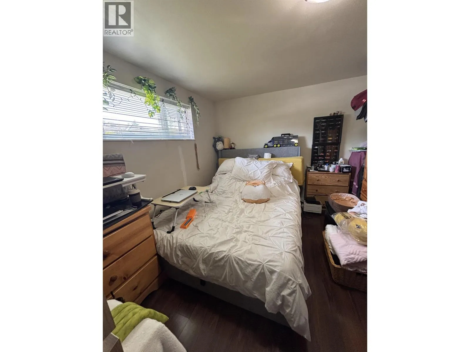 10120 AINTREE CRESCENT