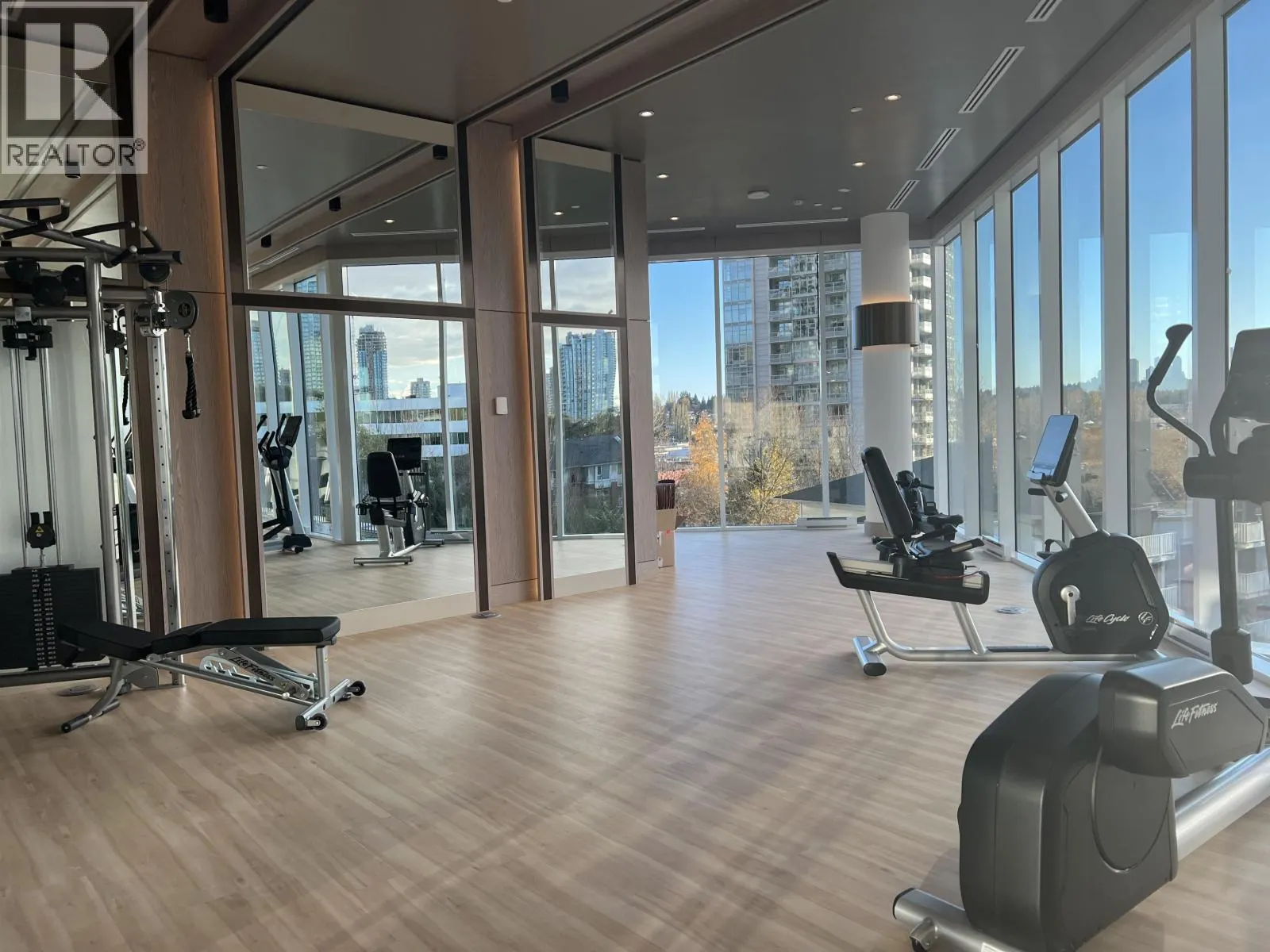 25xx 4720 LOUGHEED HIGHWAY