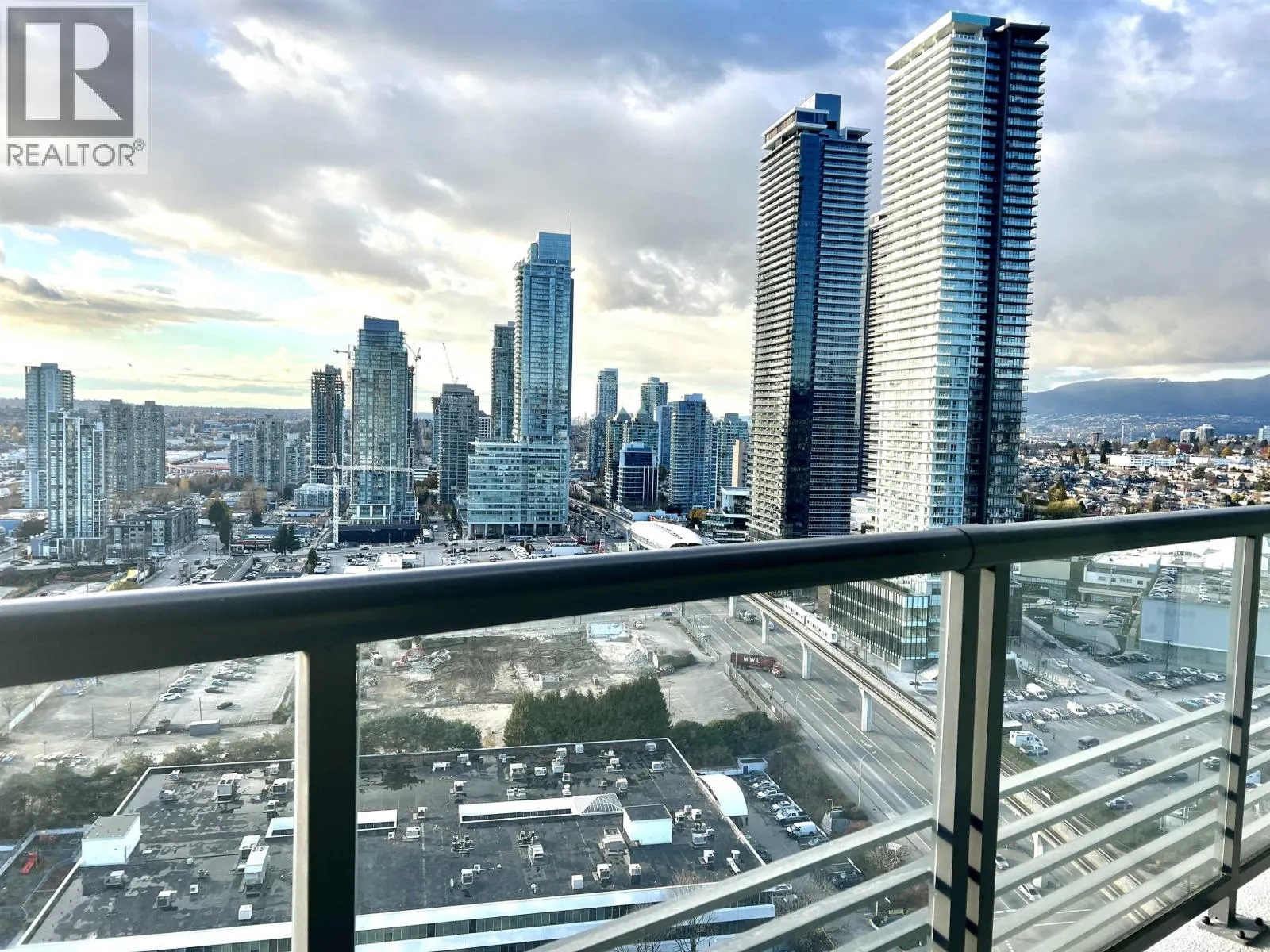 25xx 4720 LOUGHEED HIGHWAY