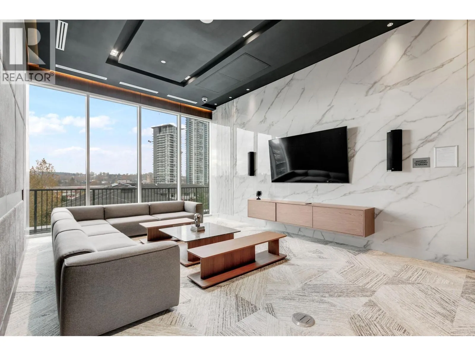 25xx 4720 LOUGHEED HIGHWAY