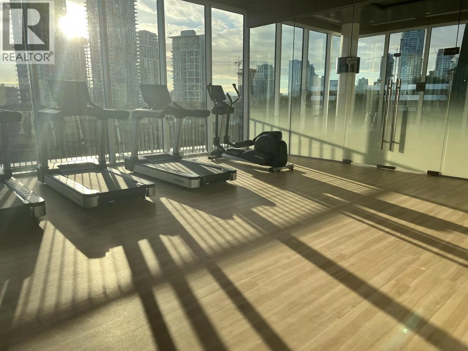 25xx 4720 LOUGHEED HIGHWAY