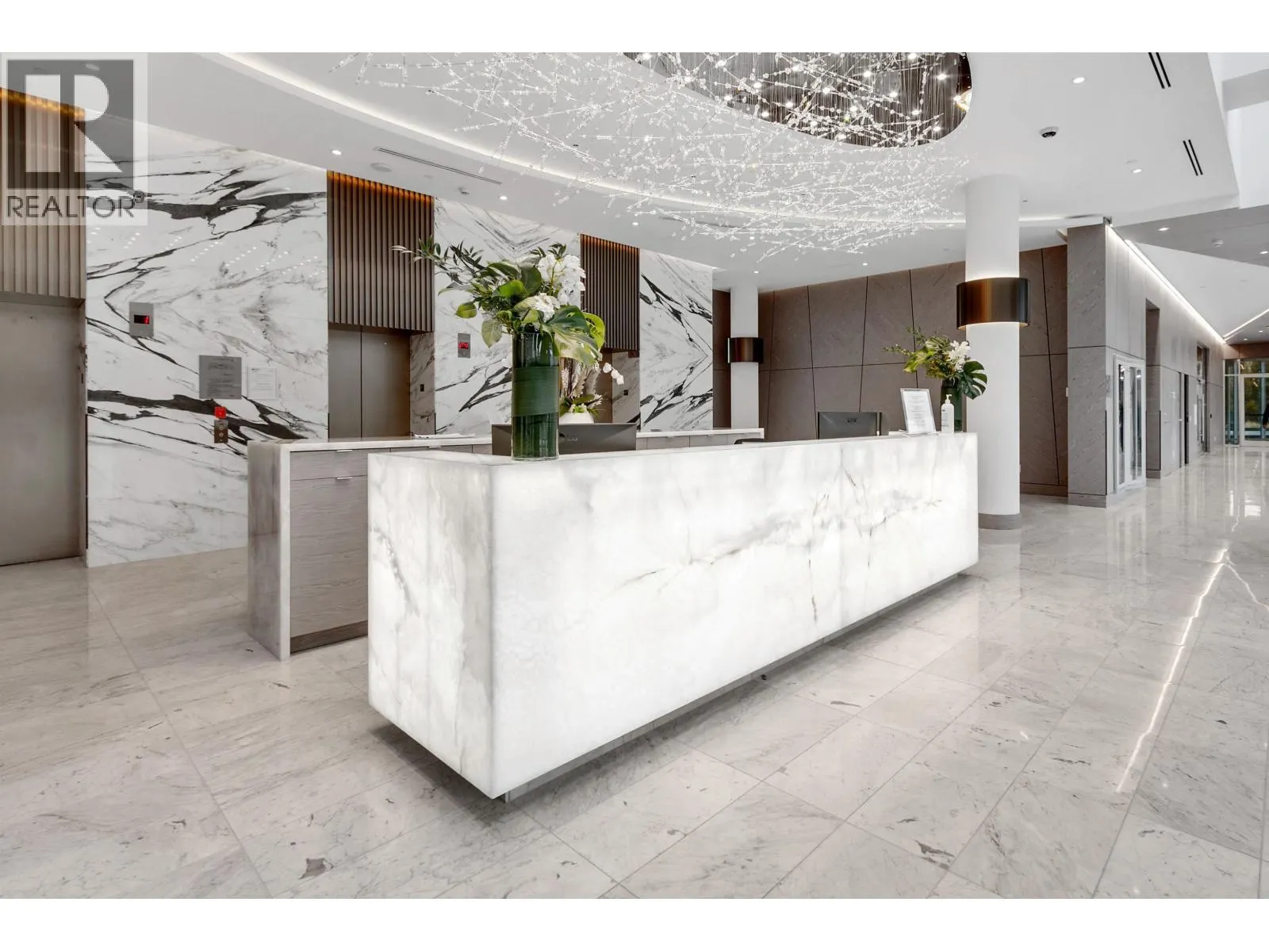 25xx 4720 LOUGHEED HIGHWAY