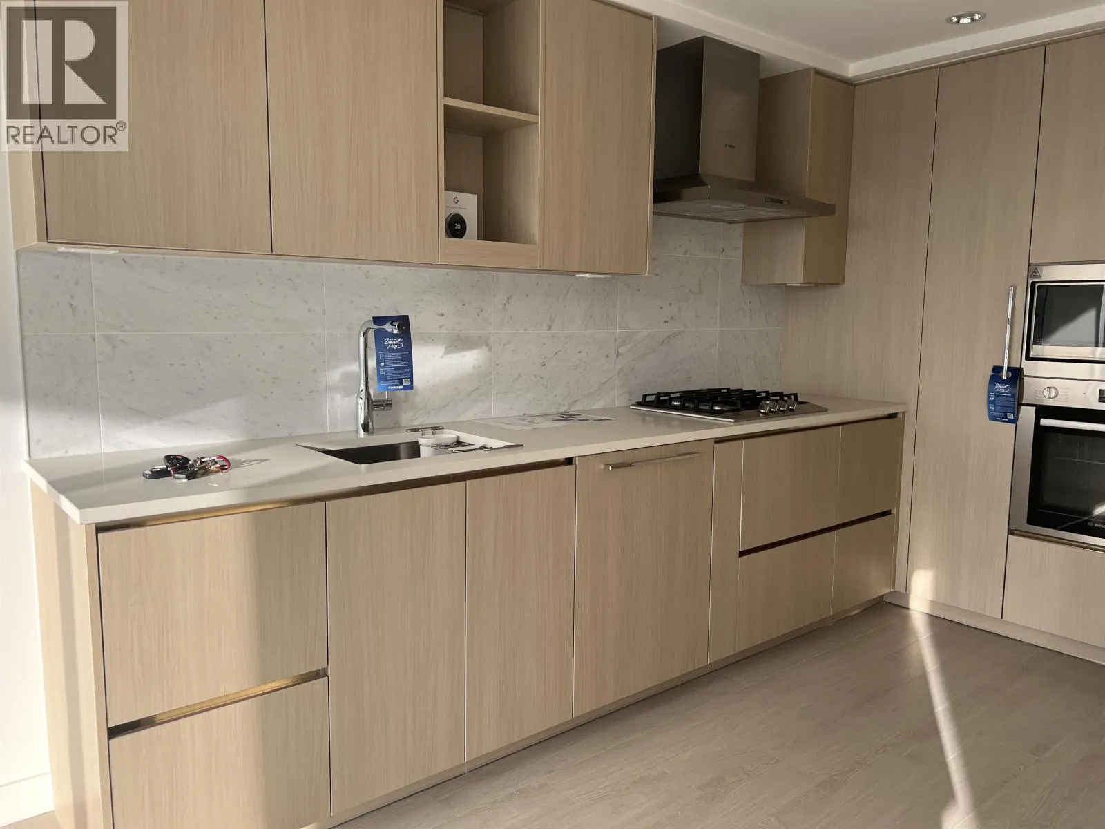 25xx 4720 LOUGHEED HIGHWAY