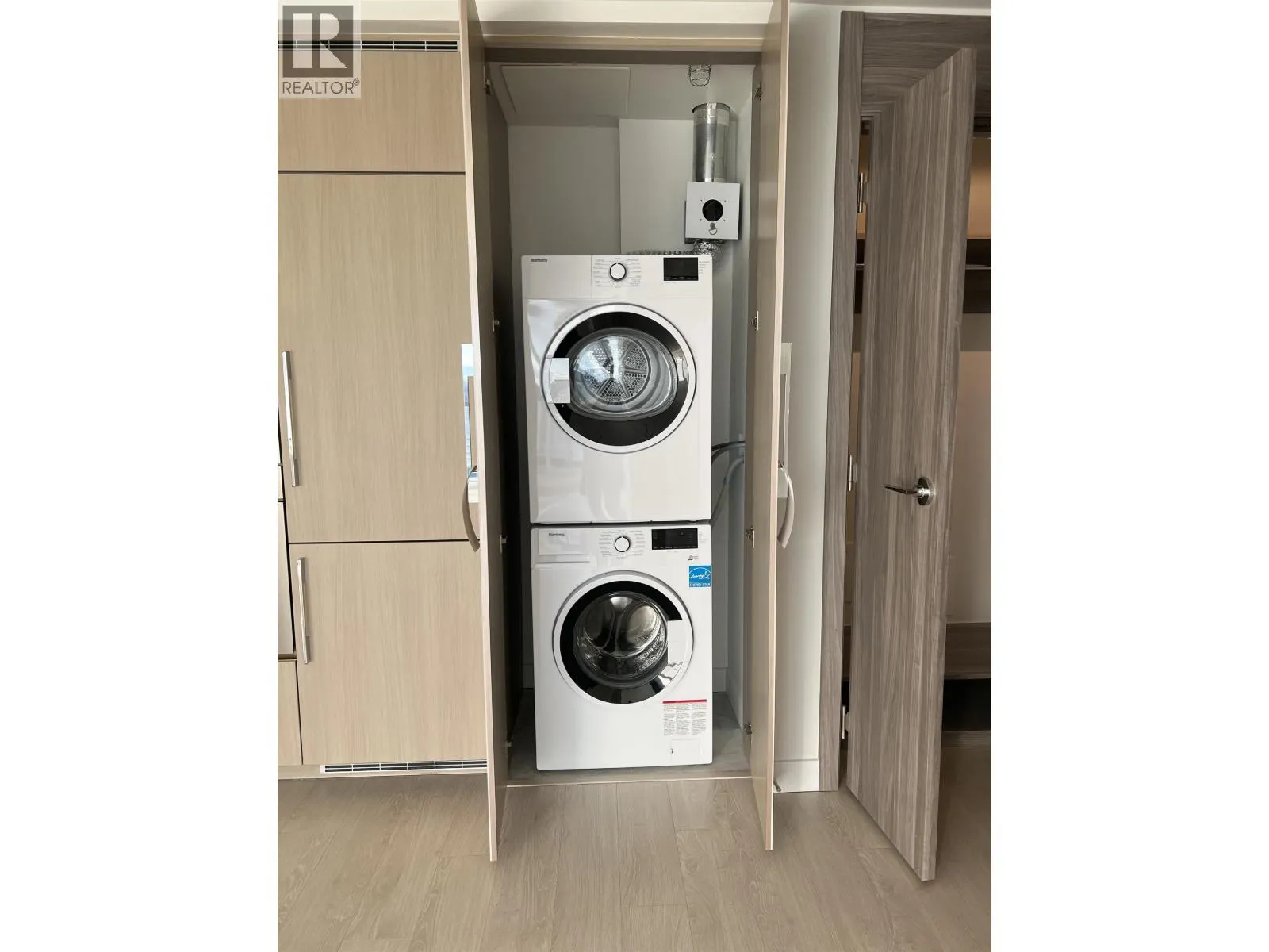 25xx 4720 LOUGHEED HIGHWAY